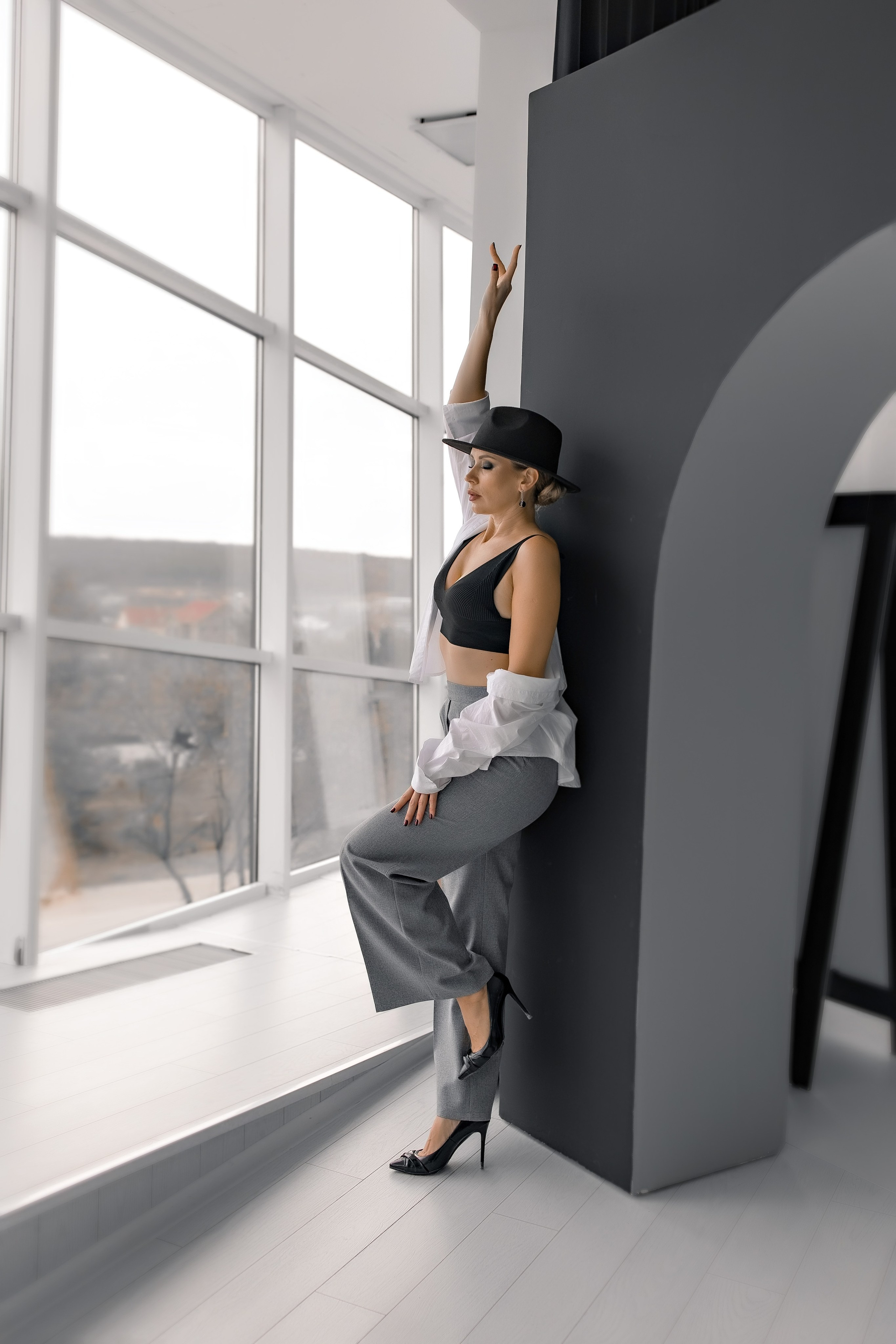 Женский портрет. Фотограф-стилист Крым Прокат одежды в Крыму. Фотосессии в Крыму