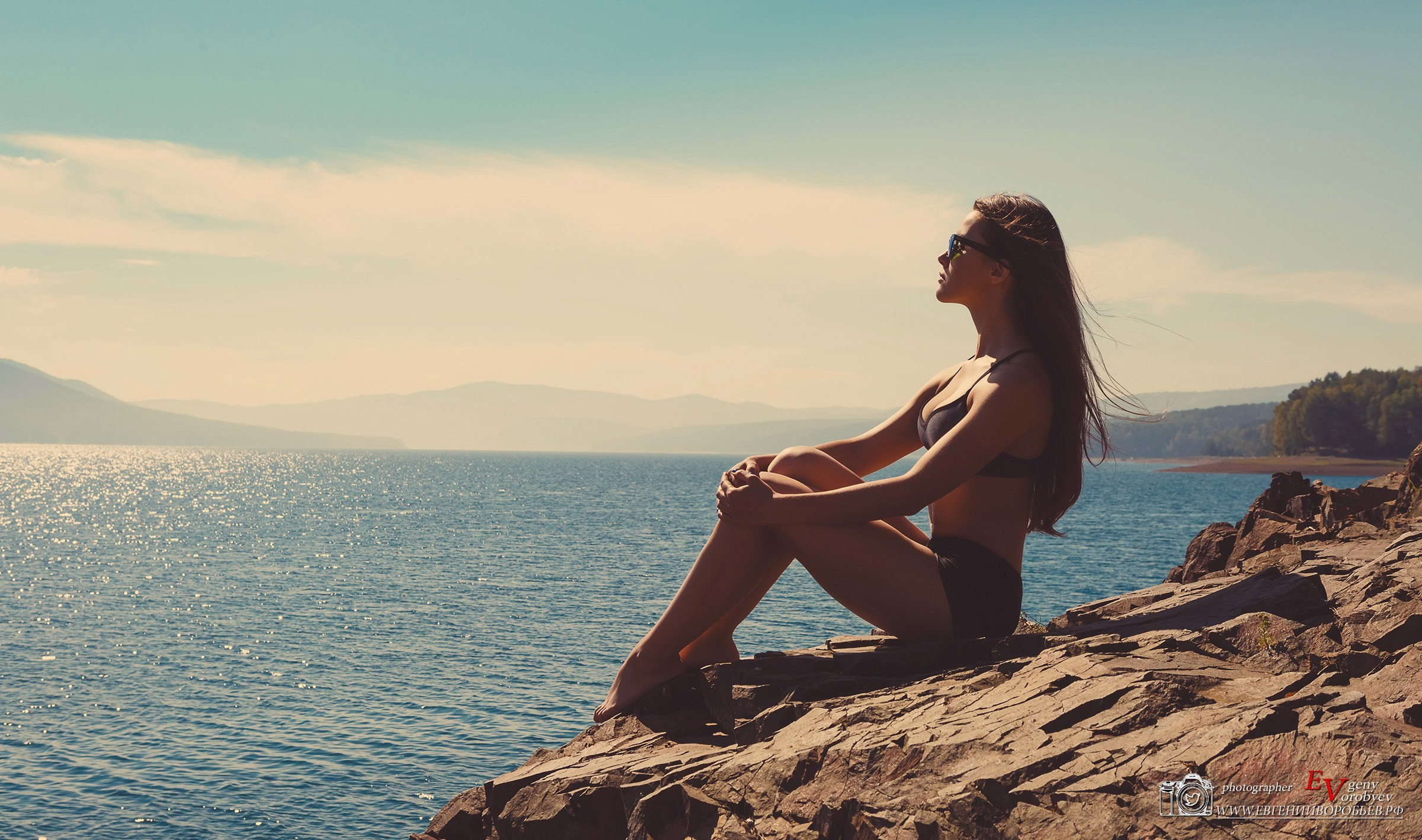 аренда яхты Красноярское море цена забронировать путешествие Царские ворота Бирюса залив шумиха стоимость заказать прогулка парусная яхта катамаран Красноярское водохранилище фотосессия фотограф Красноярск Дивногорск Красноярская ГЭС отдых купание экскурсия достопримечательность туристический тур маршрут Енисей Сибирь Козыревский зуб база отдыха адмирал