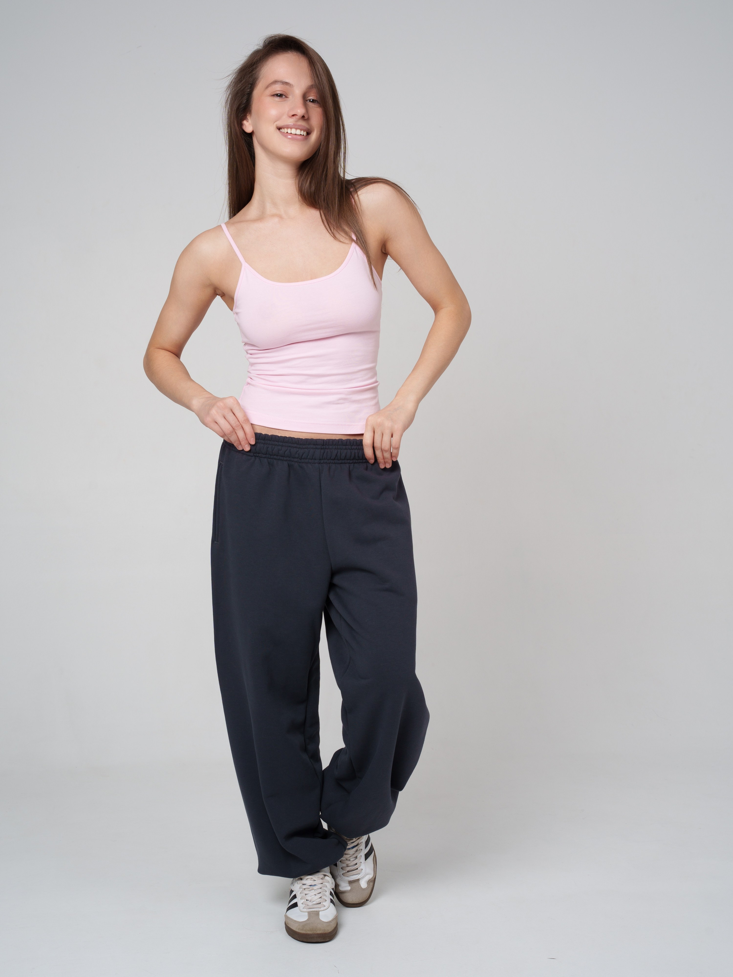 Топы на сером фоне. Иван Упоров — фотограф, рилсмейкер чебоксары