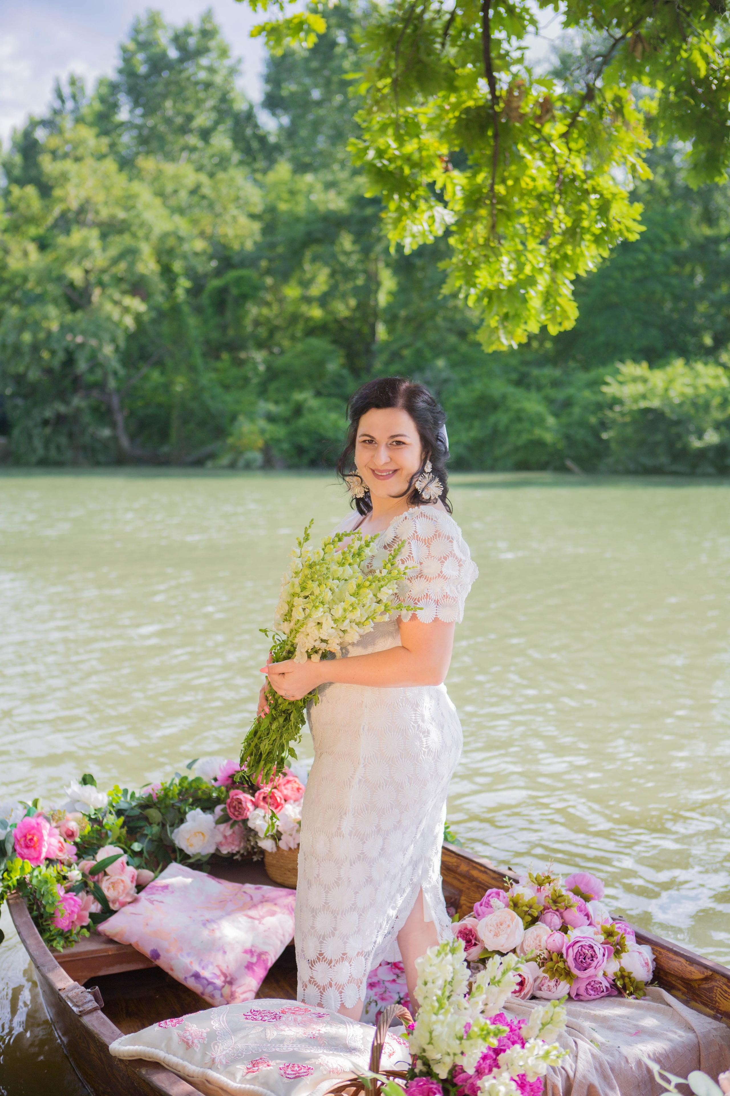 Лодка с пионами. Свадебный семейный и детский фотограф в Краснодаре Карина Федоровская