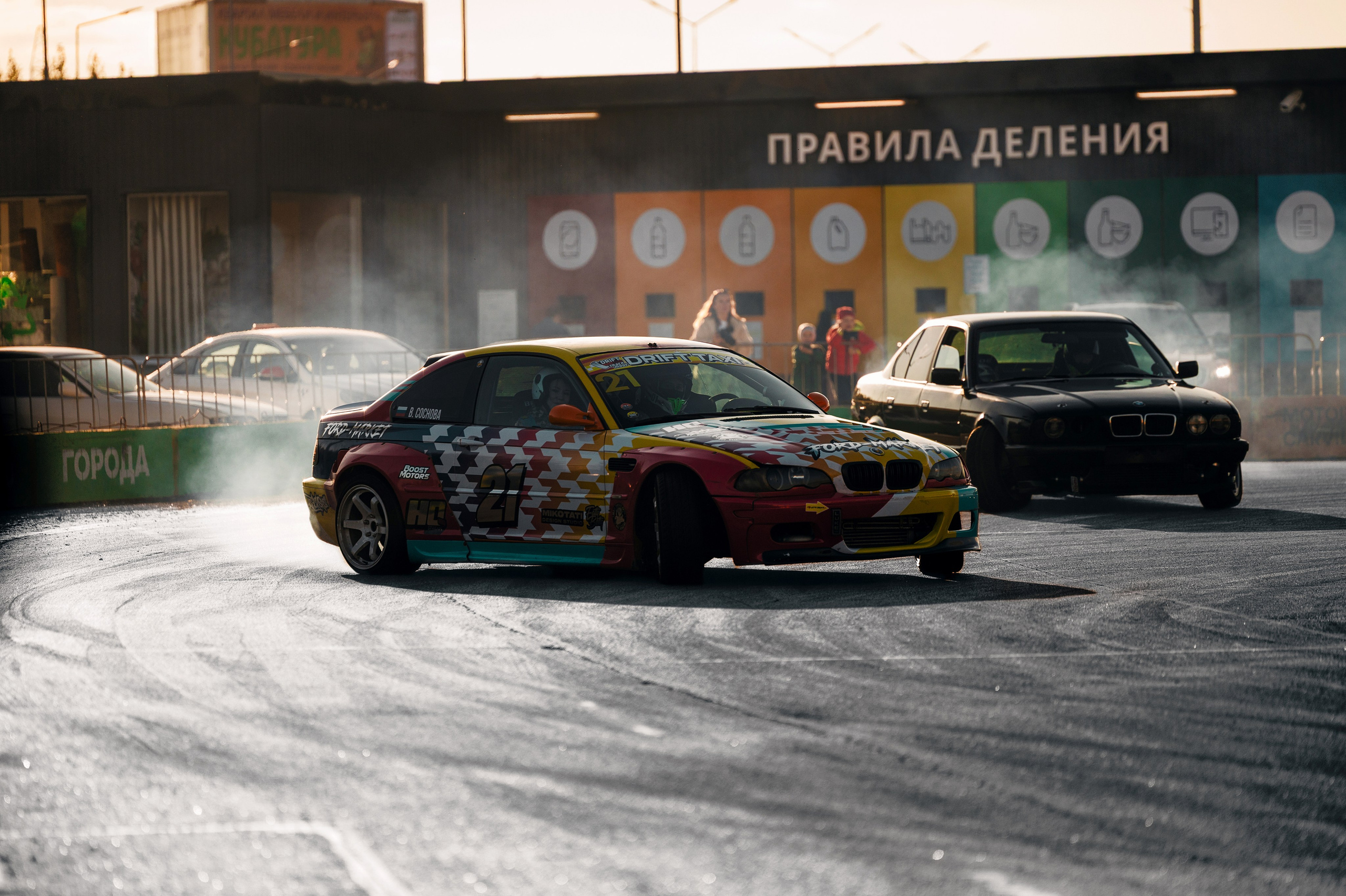 Фотографии закрытия сезона 2025 VibeSide — дрифт и автошоу у МЕГА Дыбенко, Санкт-Петербург