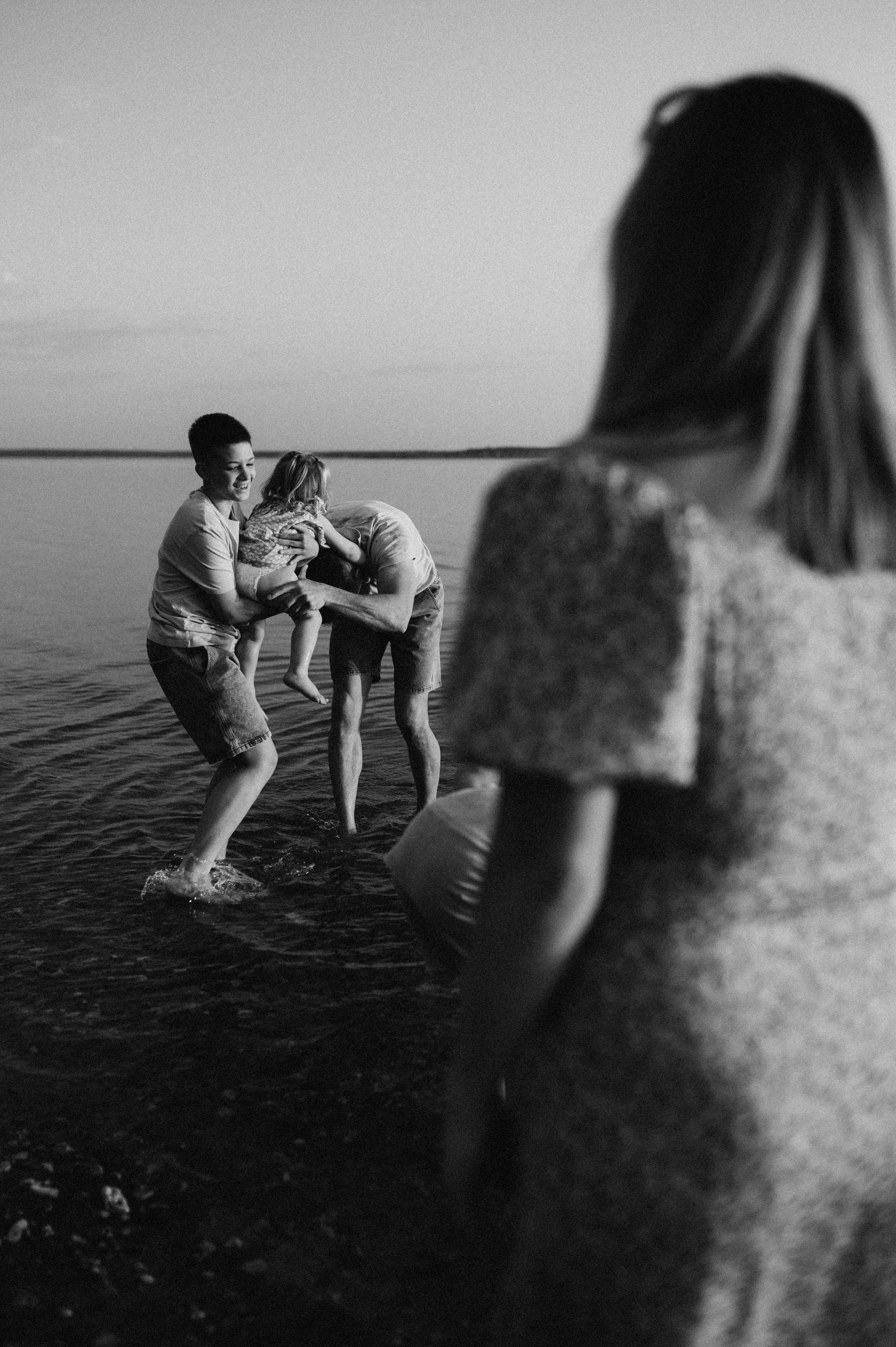 Василий, Анна, Макс, Захар, Тая и Кекс. Семейный фотограф в Новосибирске Женя Индрикова