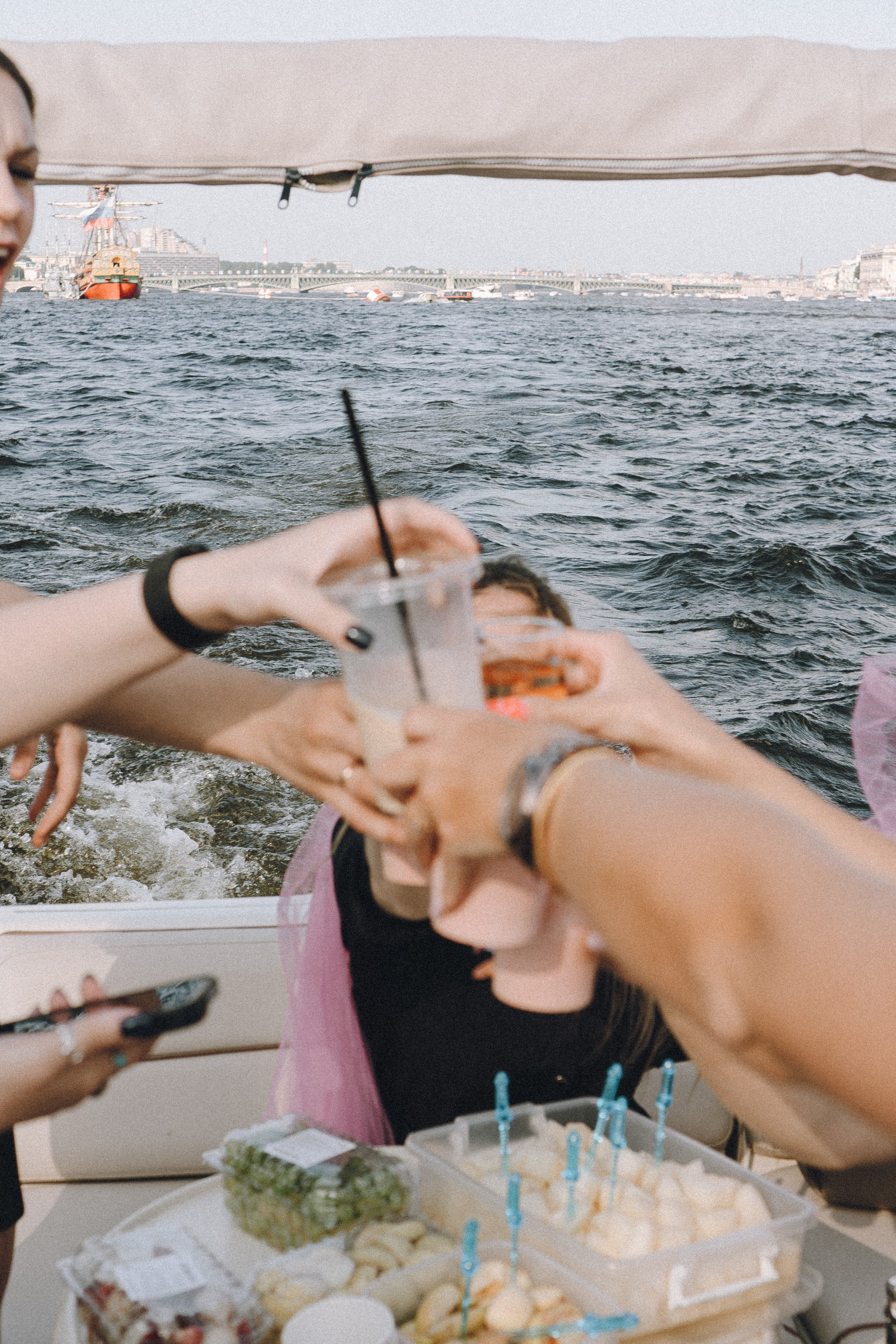 ДЕВИЧНИК НА КАТЕРЕ. Профессиональный фотограф, Санкт-Петербург — Виктория Богомолова