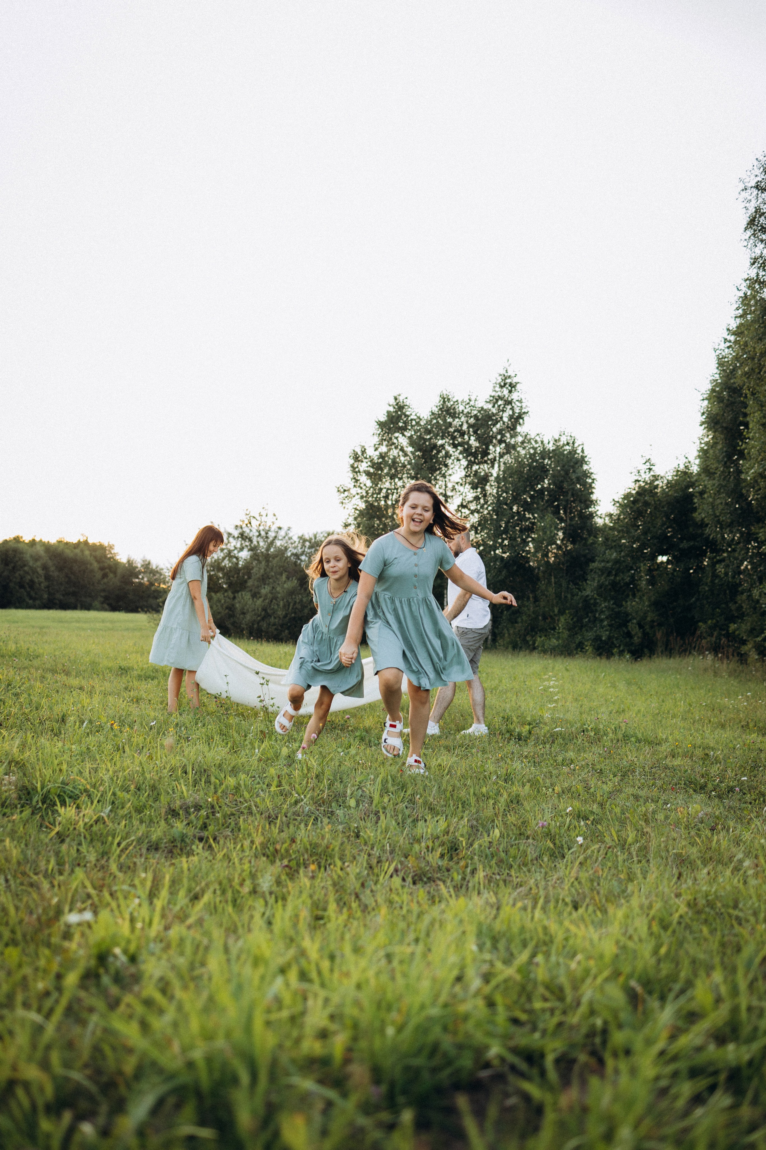 Алиса, Ульяна, Лена и Евгений. Фотограф Елена Рябцева