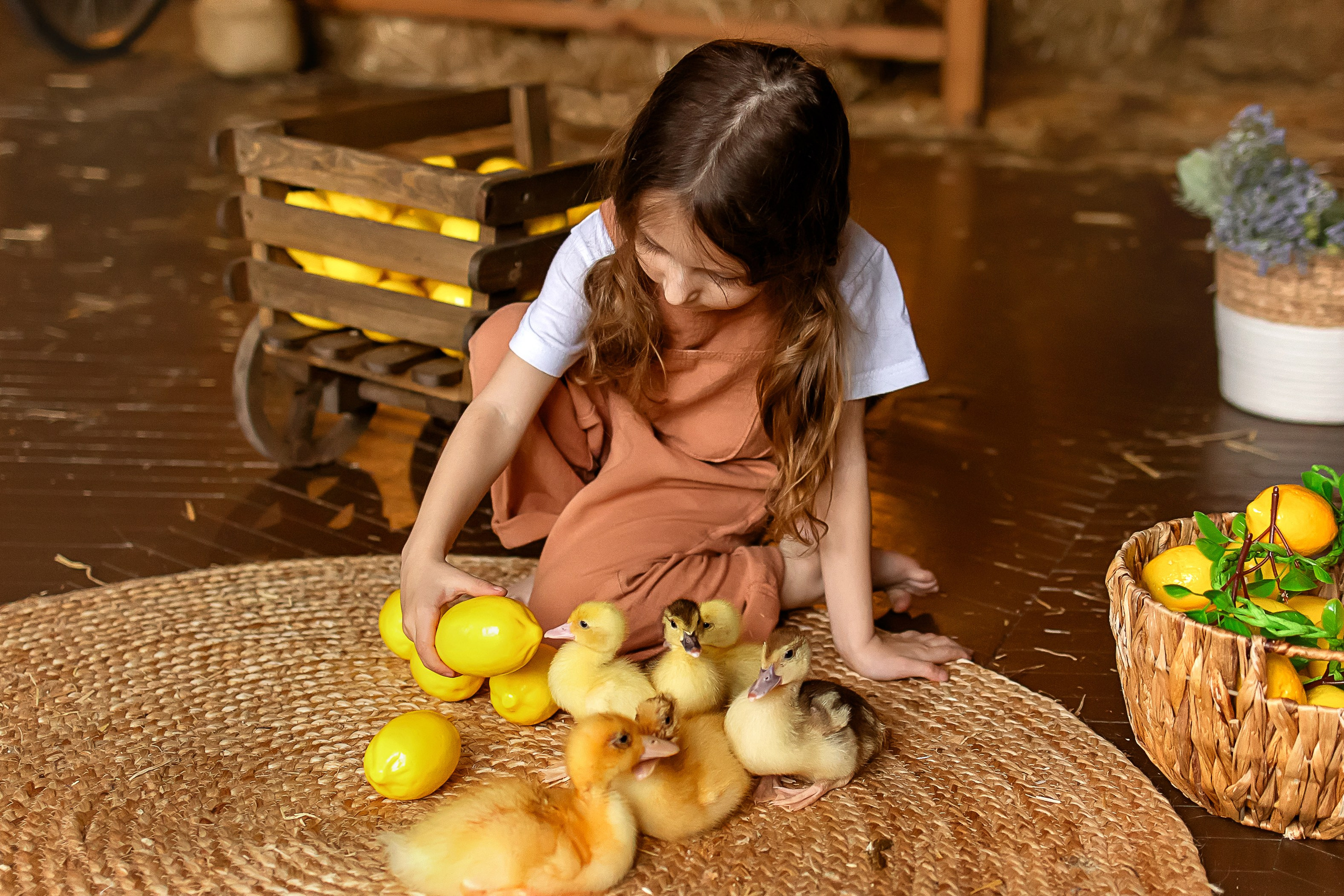 Мия с уточками. Семейный и детский фотограф Оля в Тюмени