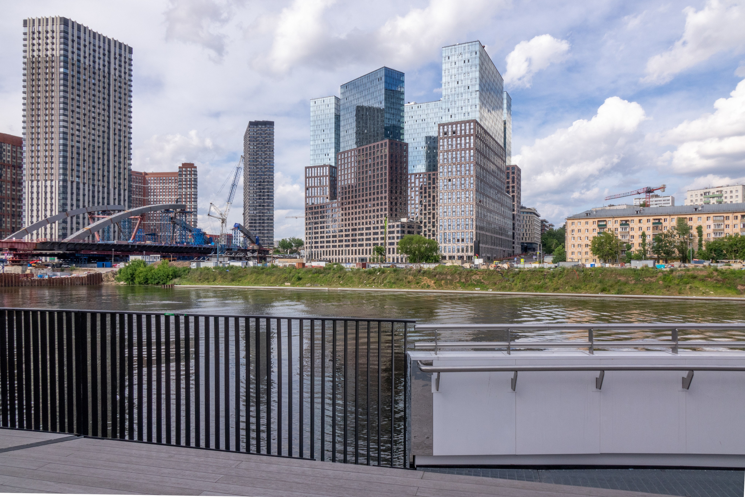 Альбом с примерами фотографий разных городов России. Коммерческая фотосъёмка городской среды, архитектуры и производственных объектов