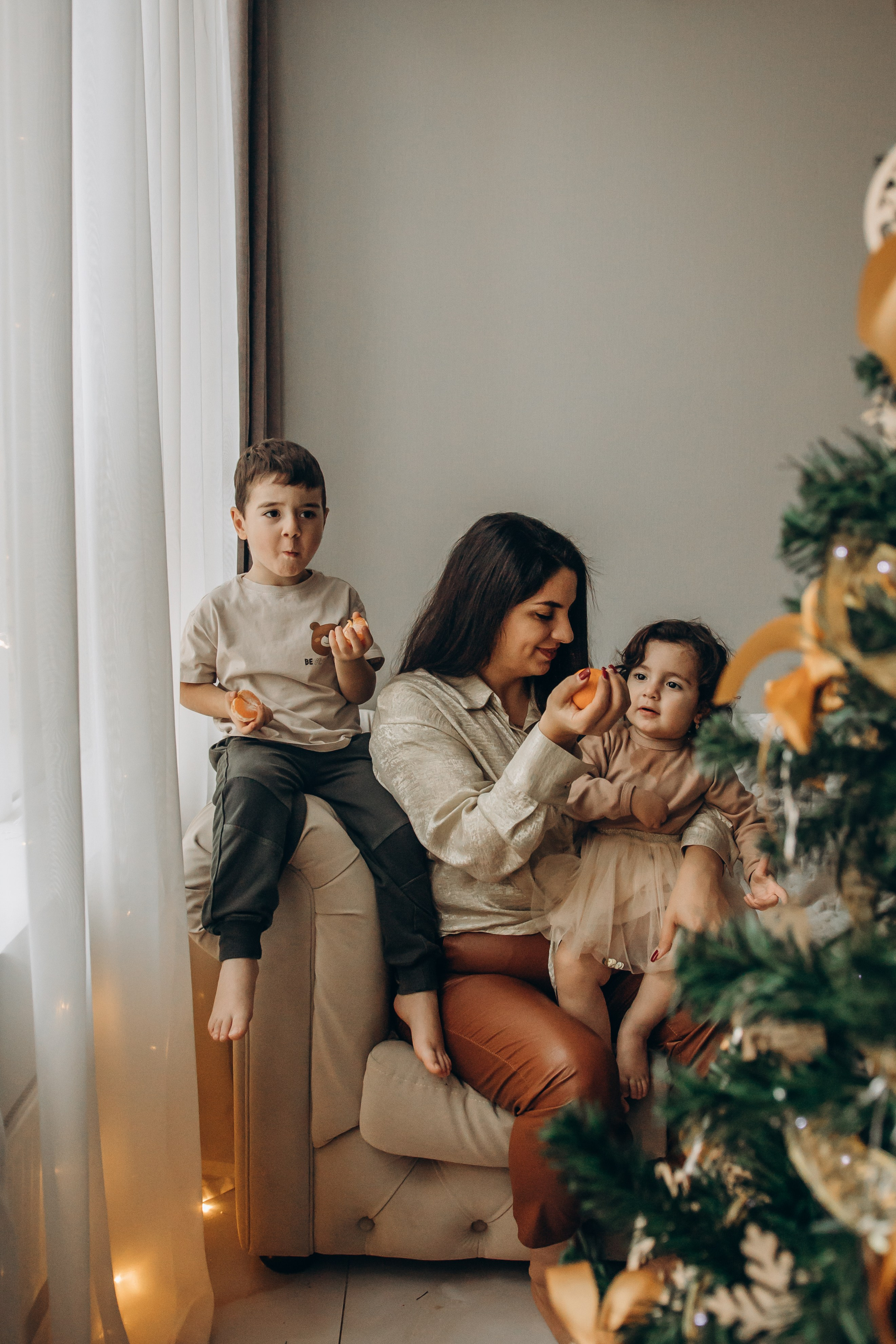 Лусине, Микаэль и Амелия — моменты дома). Семейный фотограф Новороссийск, Анапа, Геленджик — Юлия Давыдова