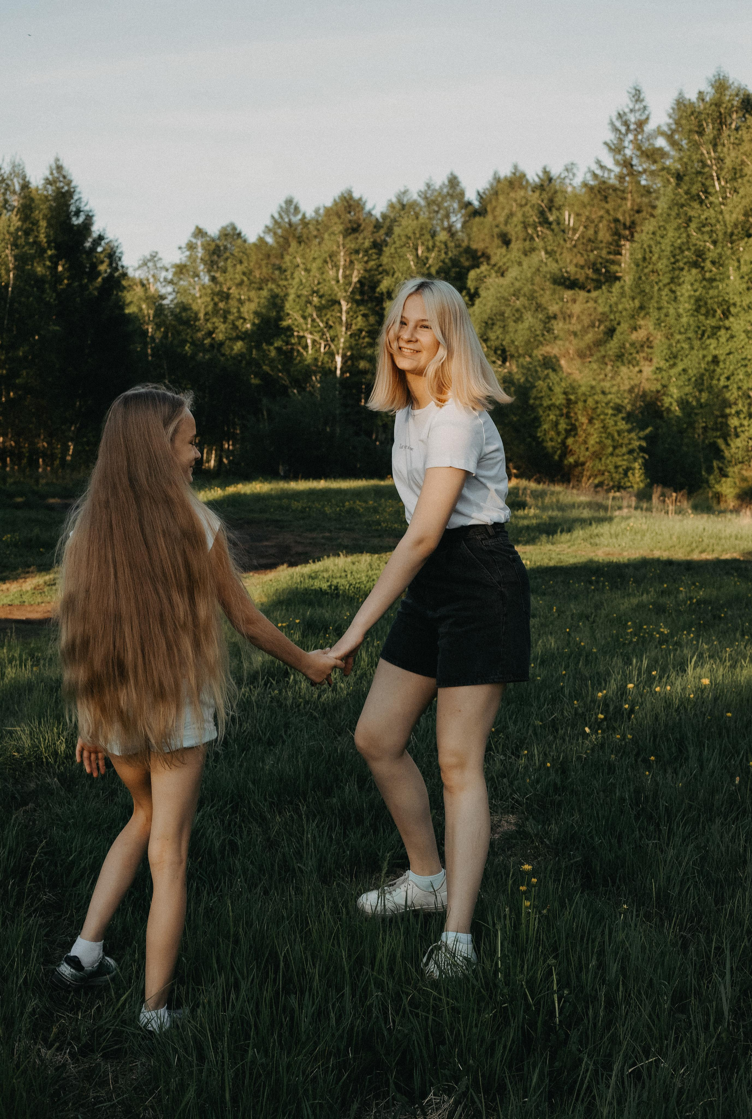 Сестры Лиза и Ира. Семейный и детский фотограф город Тында Дарья