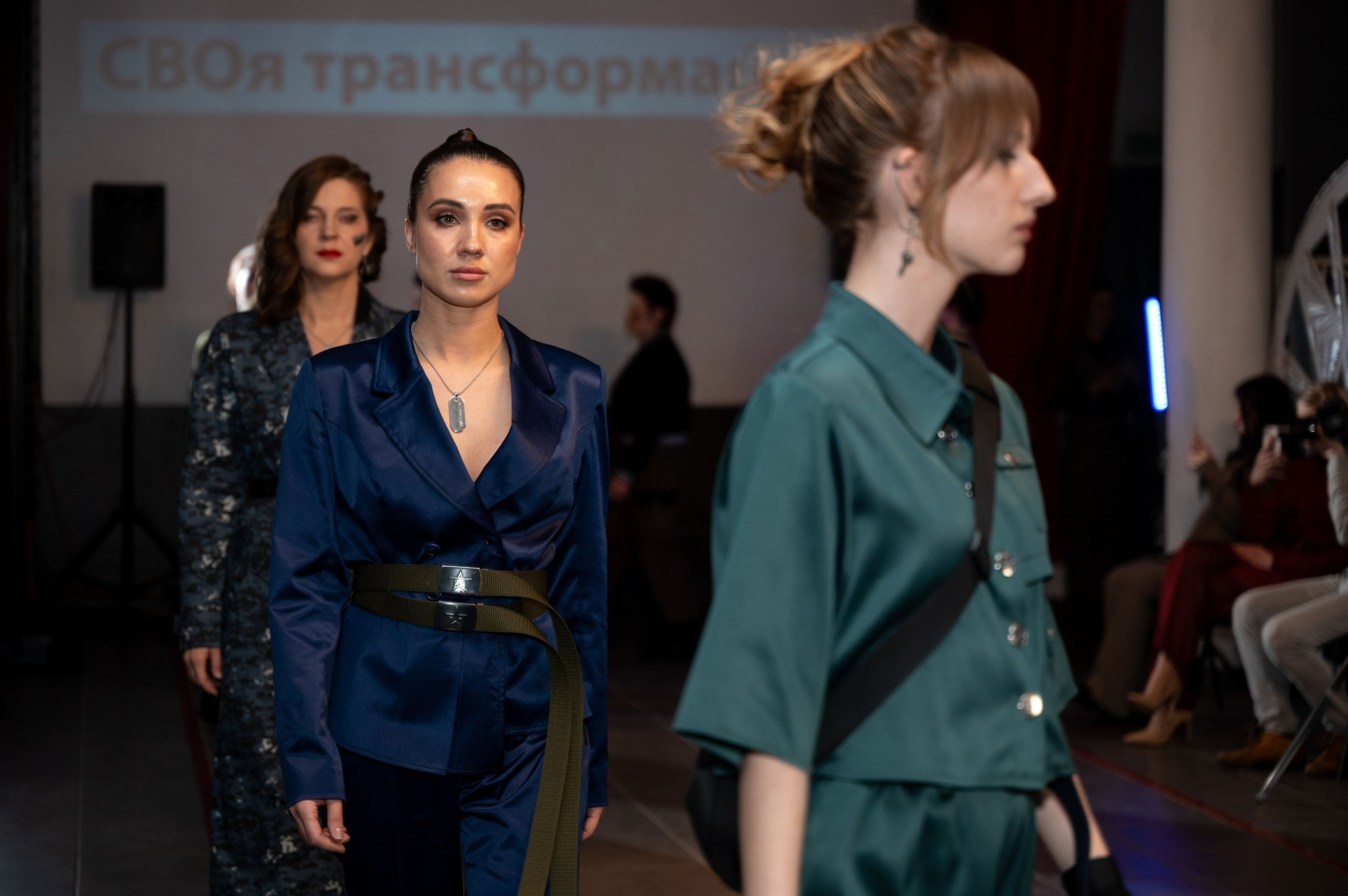 Закрытый показ милитари «Своя трансформация» дизайнера Юлии Бойченко | 24.04.2025. Фотограф в Омске Елизавета Кириллова