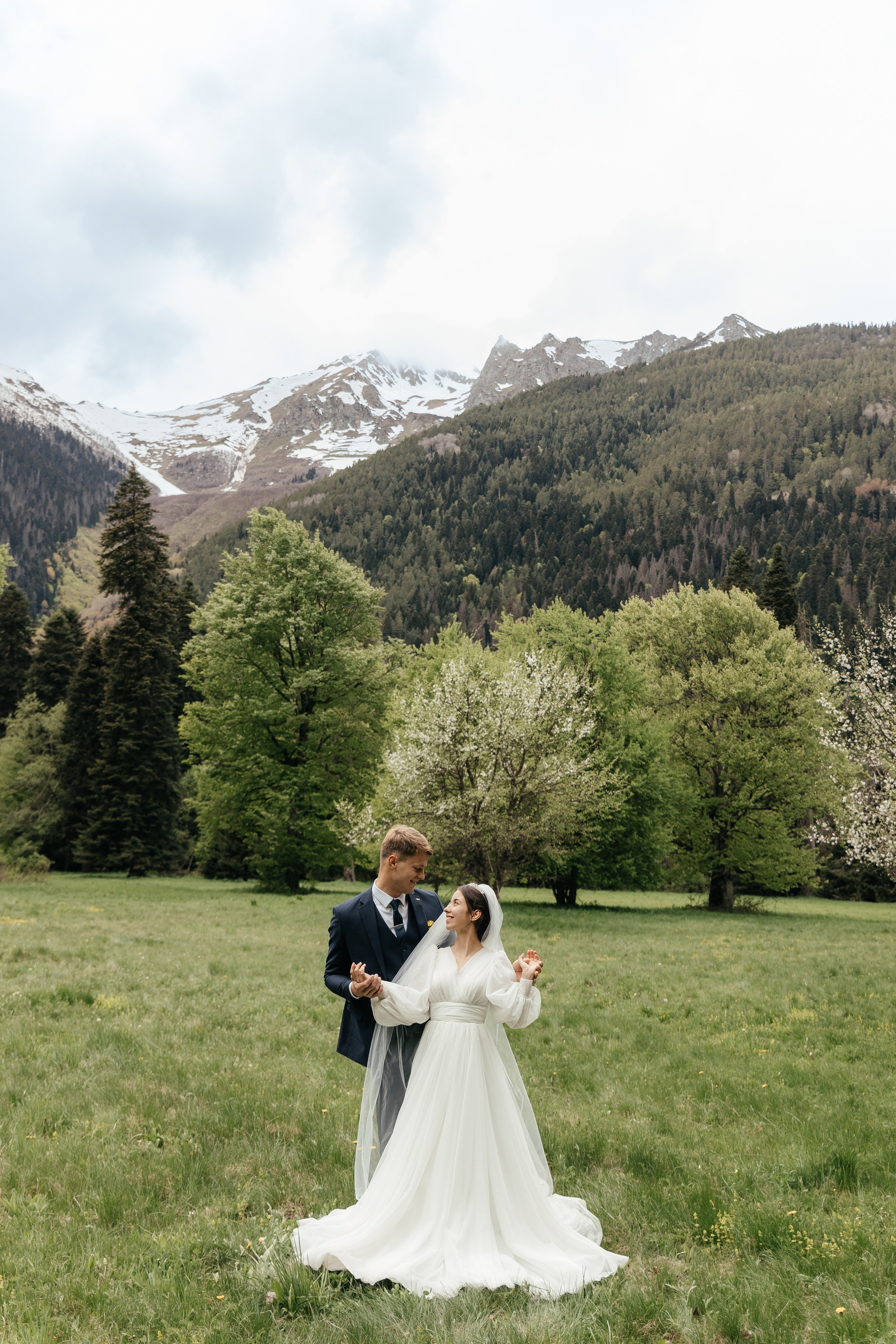 Вениамин и Валерия в Домбае. Миленина Юлия Свадебный и семейный фотограф в Краснодаре