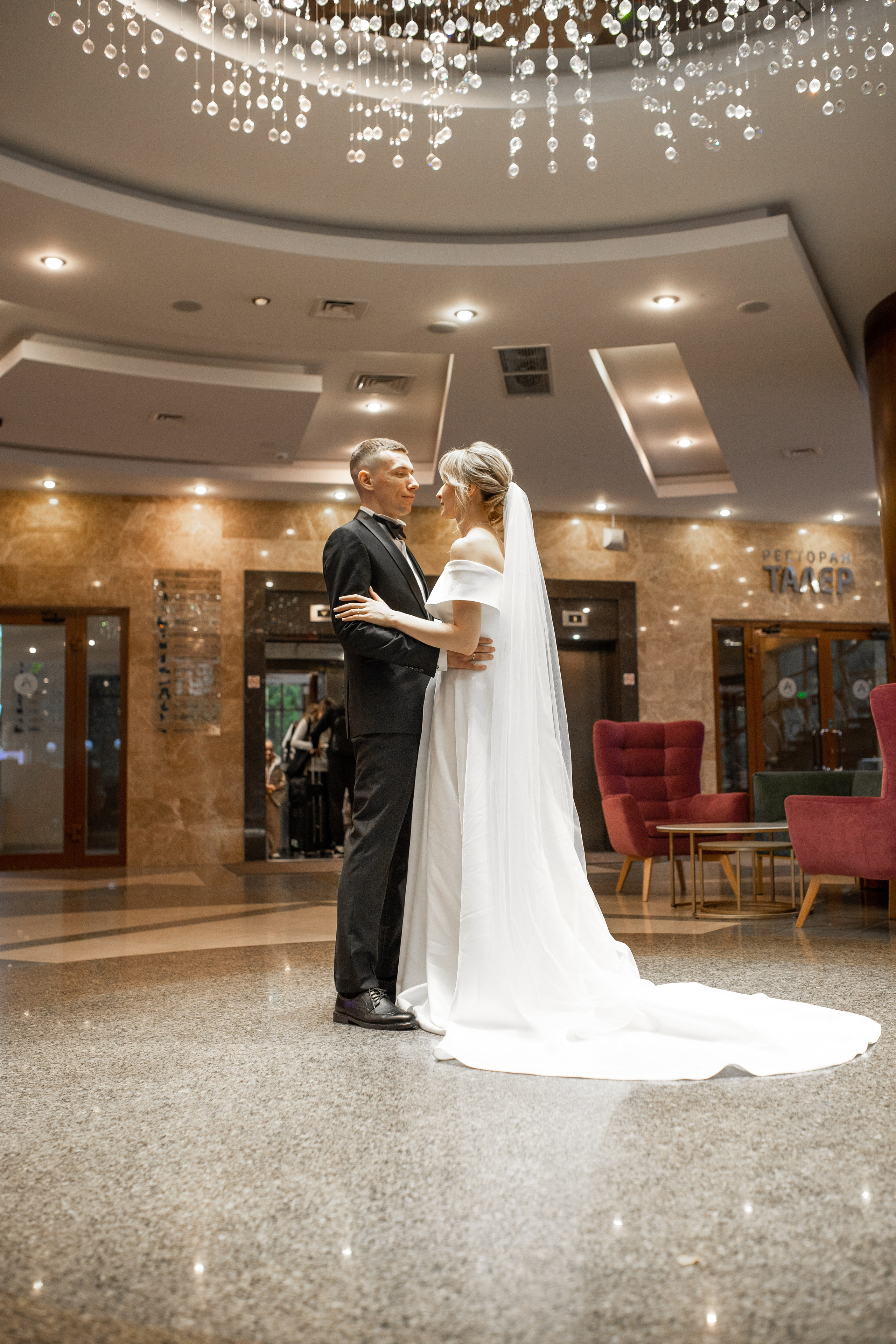 Свадебная фотосессия в отеле Ареал. Фотограф в Железнодорожном и Балашихе