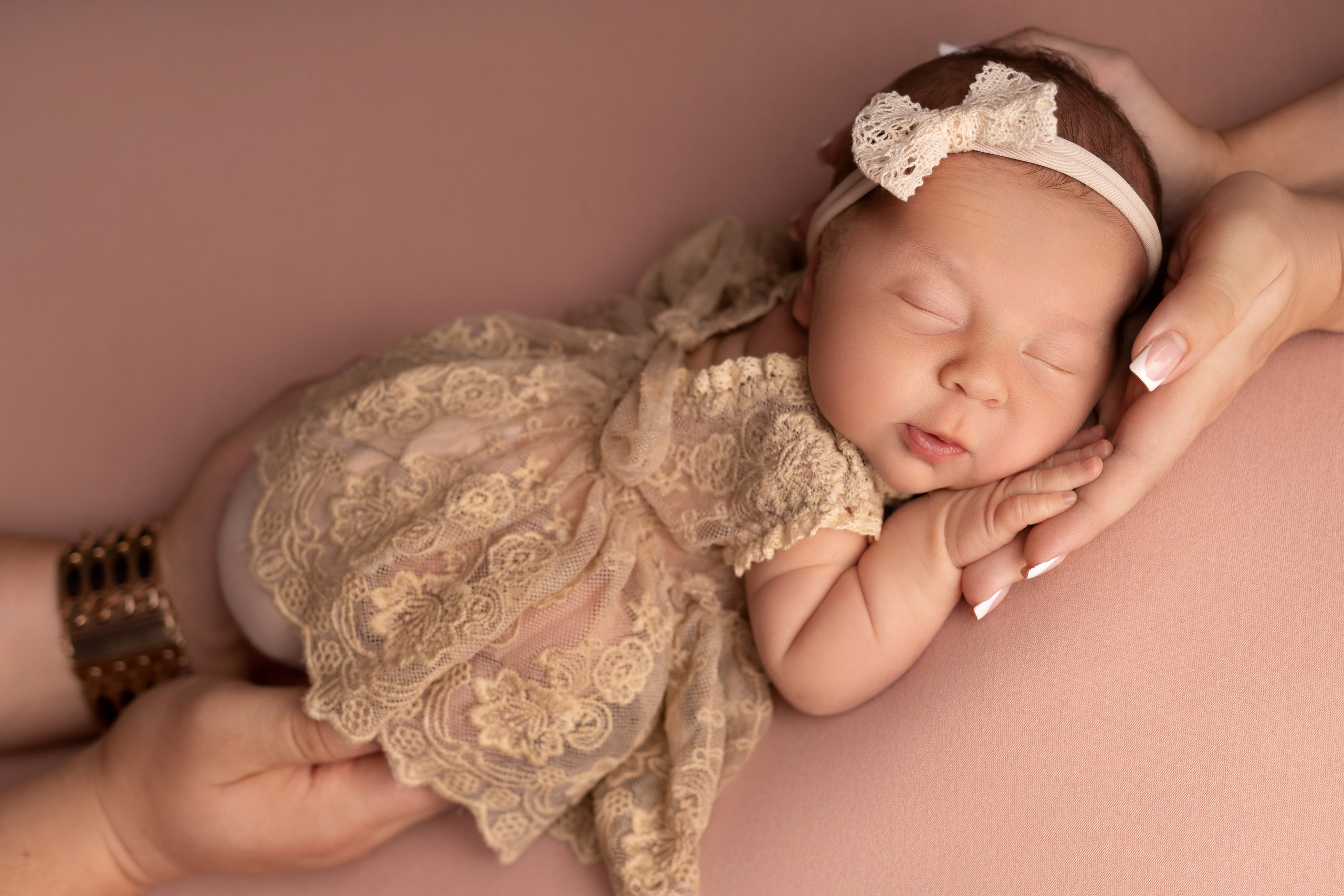 Классическая фотосессия малыша. Фотограф новорожденных малышей в Омске и Омской области Эльвира Камаева