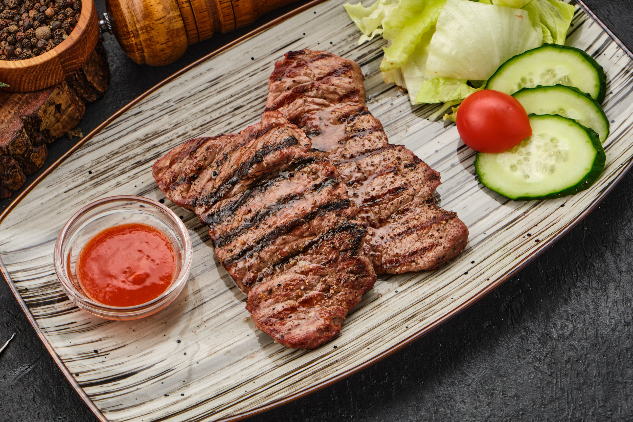 რესტორნის ფოტოგადაღება ბურგერებითა და გრილ მენიუთი | ფუდ ფოტოგრაფი და ინტერიერები თბილისი. კომერციული ფოტოგრაფი თბილისი | კერძებისა და პროდუქციის გადაღება | გორბაჩოვი ვიტალი