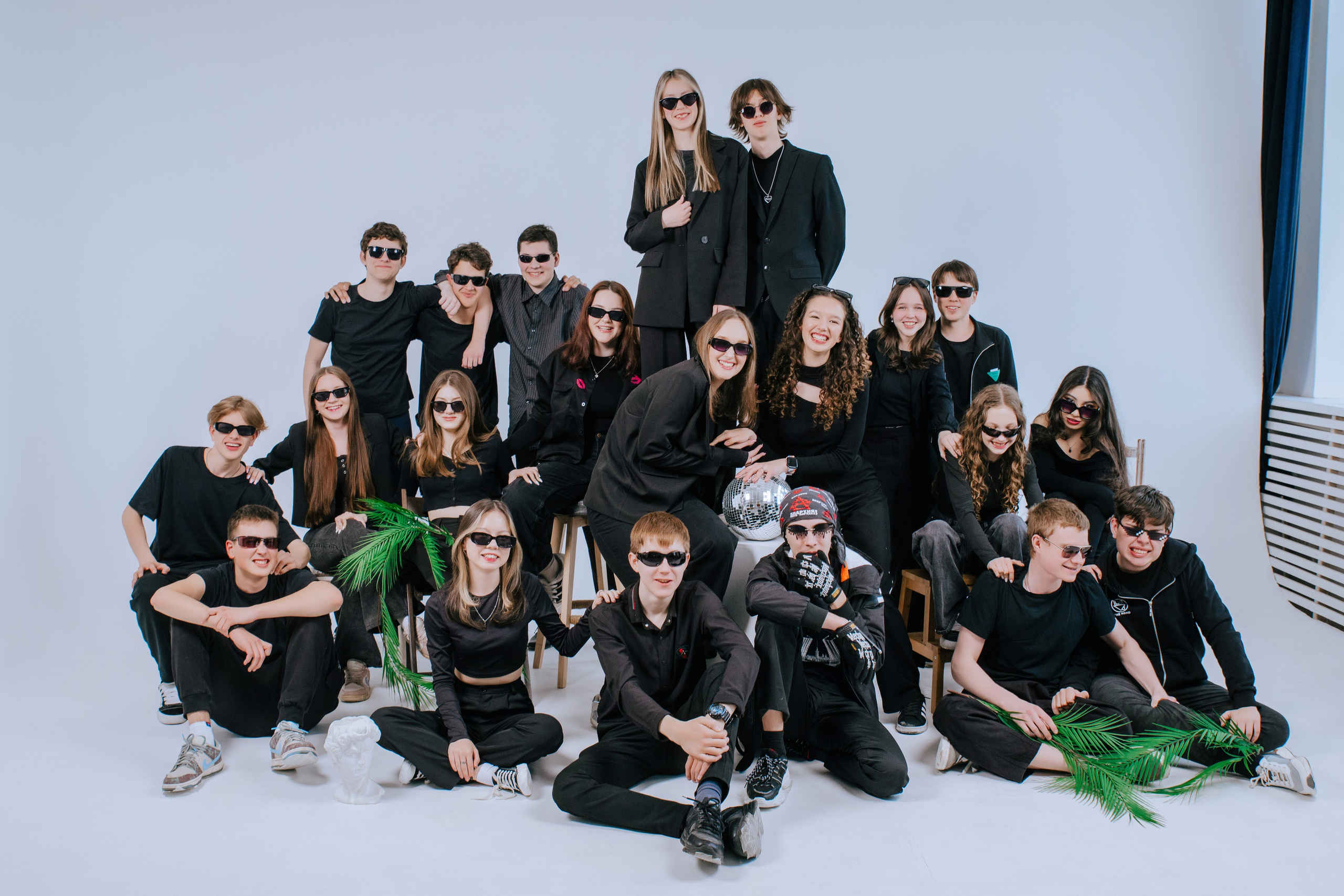 Гимназия им. Сайбеля — Выпуск 2024, 9 класс. Фотограф Ярмишко Дарья. Выпускные фотокниги