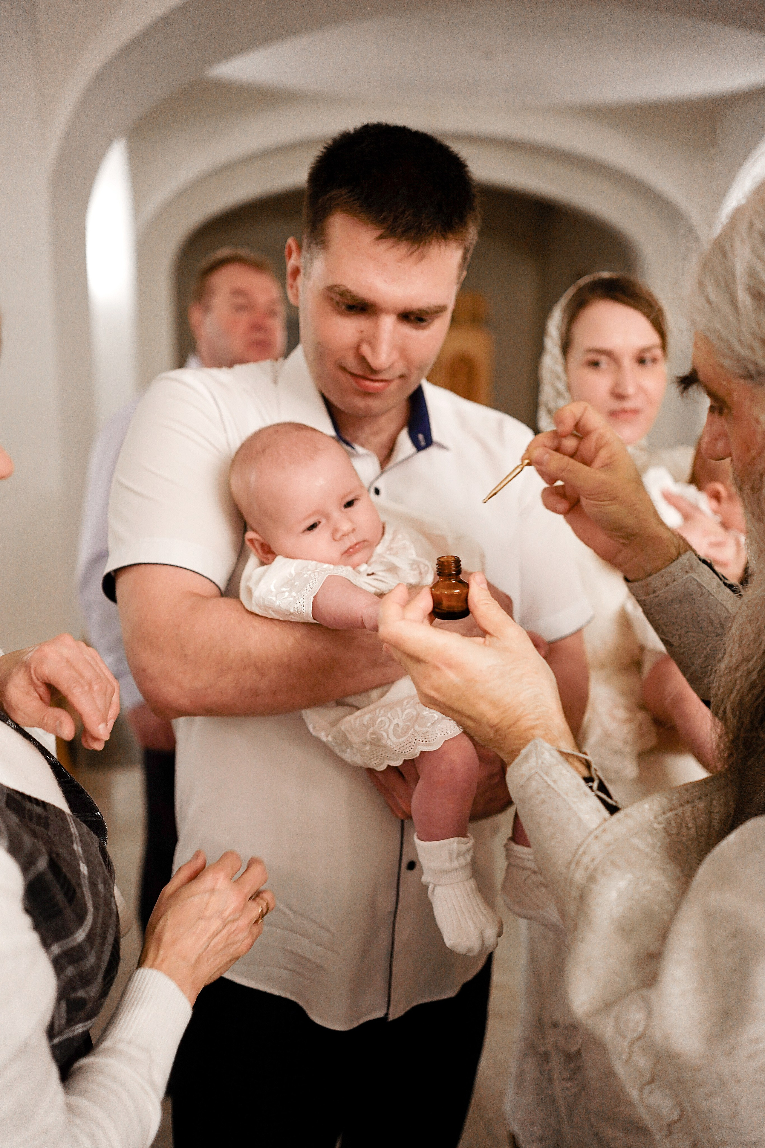 Таинство Крещения в храме Живоначальной Троицы в Троицке. Семейный и детский фотограф в Москве Екатерина Офицерова