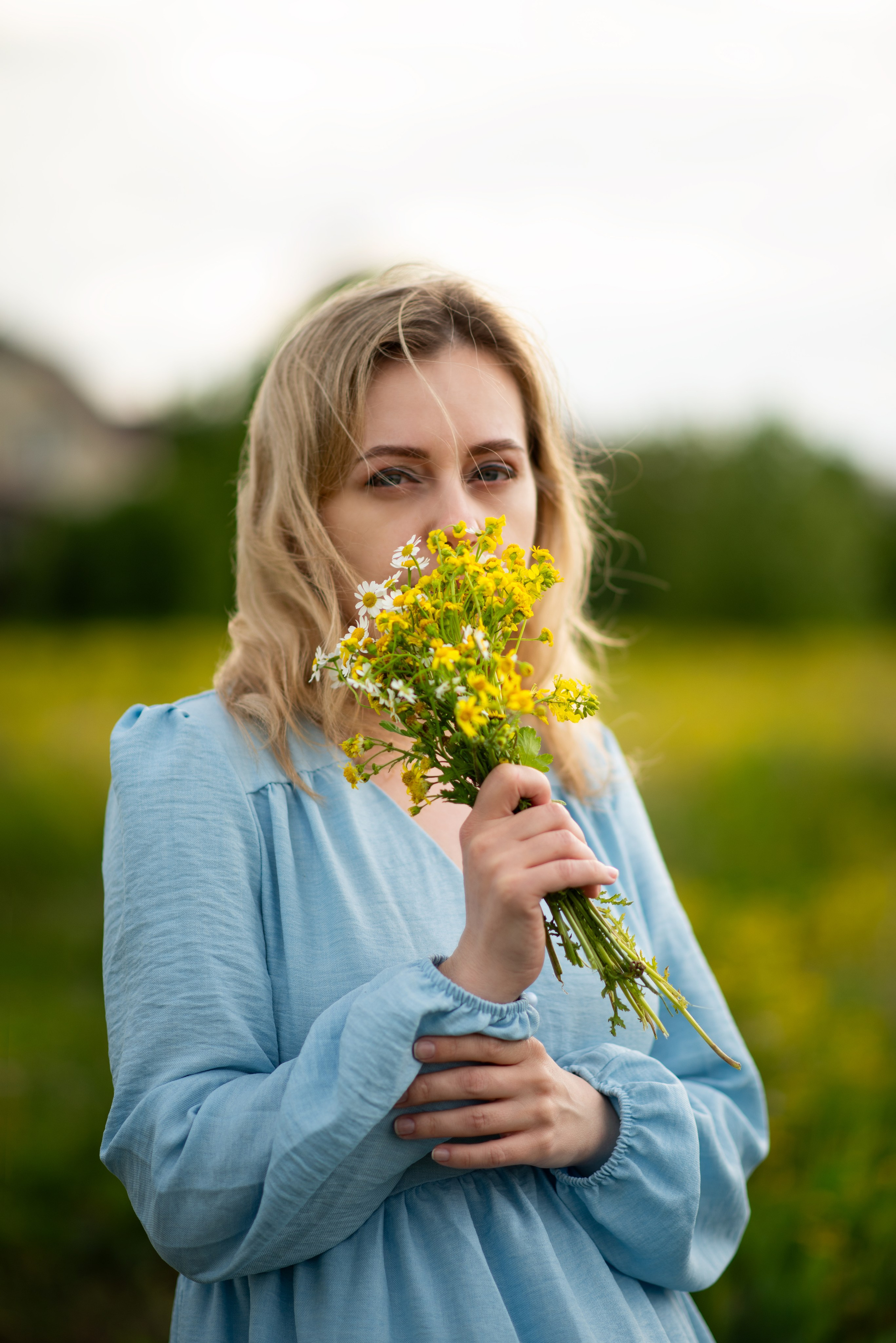 Надя и Яна в рапсовом поле. Фотограф в Краснодаре Анна Карелина