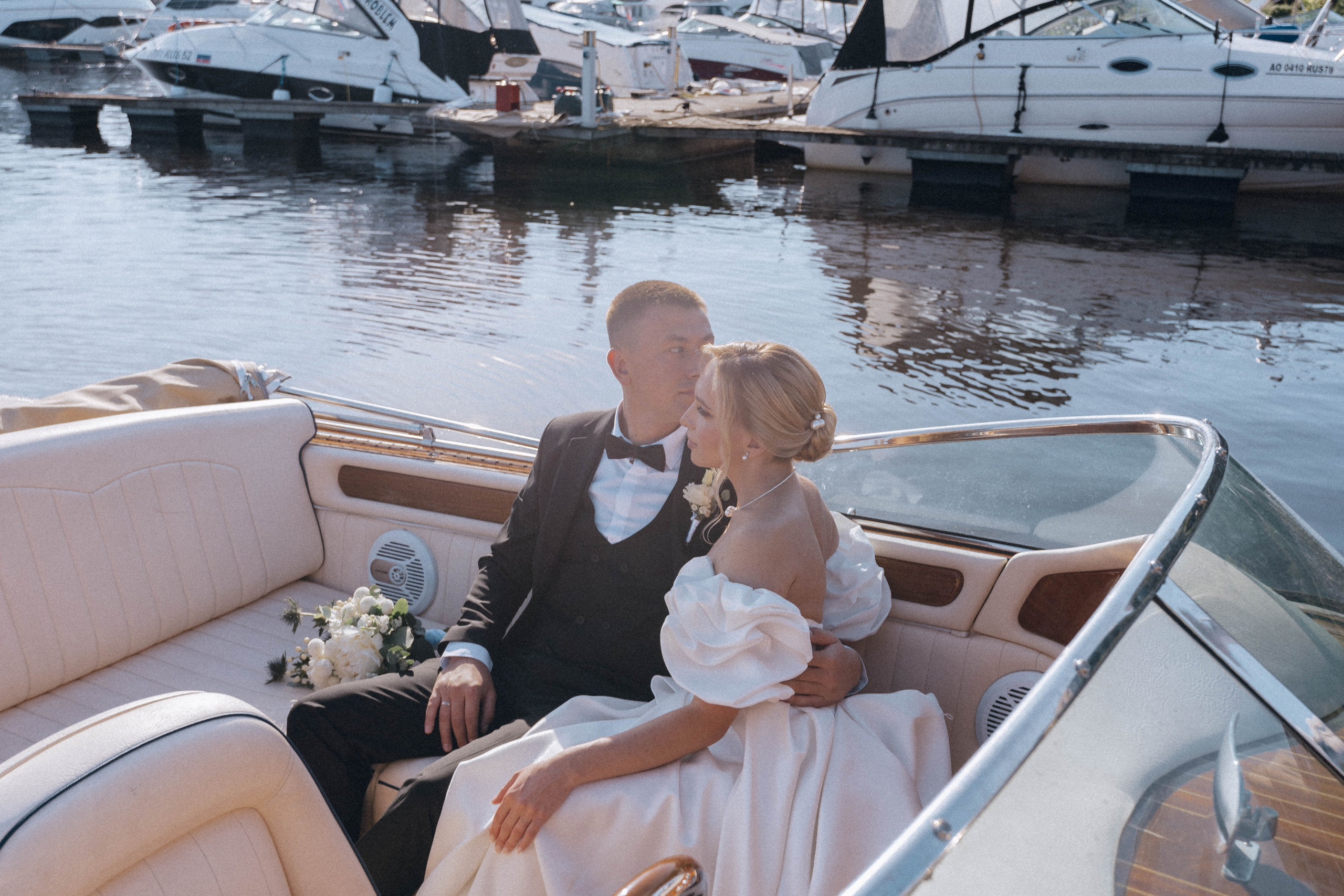 СВАДЕНБНАЯ СЬЕМКА НА КАТЕРЕ ПО КАНАЛАМ САНКТ-ПЕТЕРБУРГА И В АКВАТОРИИ НЕВЫ. Профессиональный фотограф, Санкт-Петербург — Виктория Богомолова