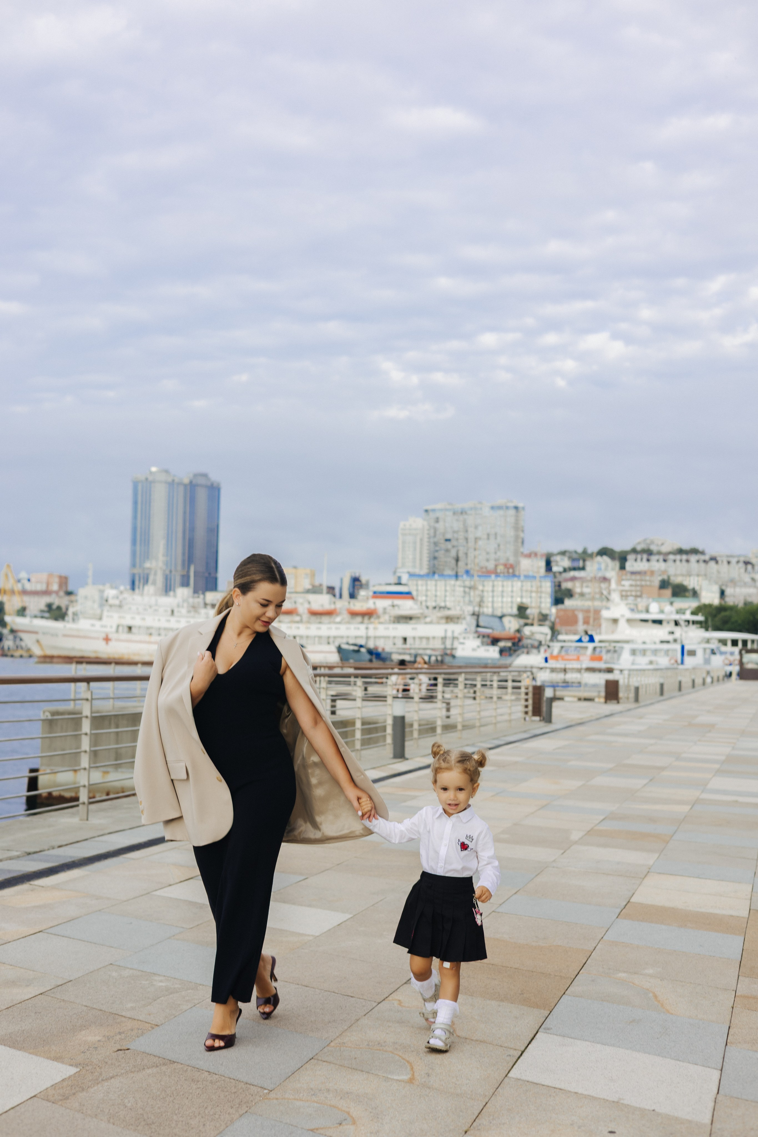 Эмилия с мамой. Портретный, свадебный, репортажный фотограф во Владивостоке Юлиана Джули Фокс
