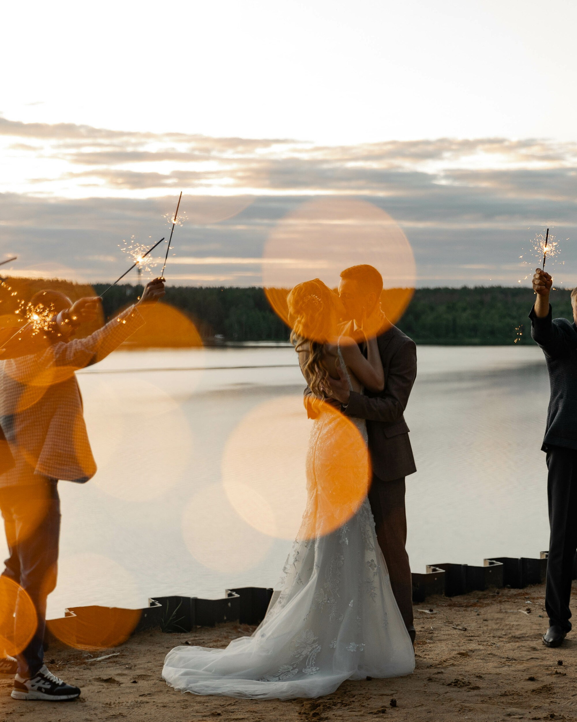 Свадьба в Лесной Рапсодии на берегу озера. Свадебный фотограф в Санкт-Петербурге и Москве Андрей Нестеров
