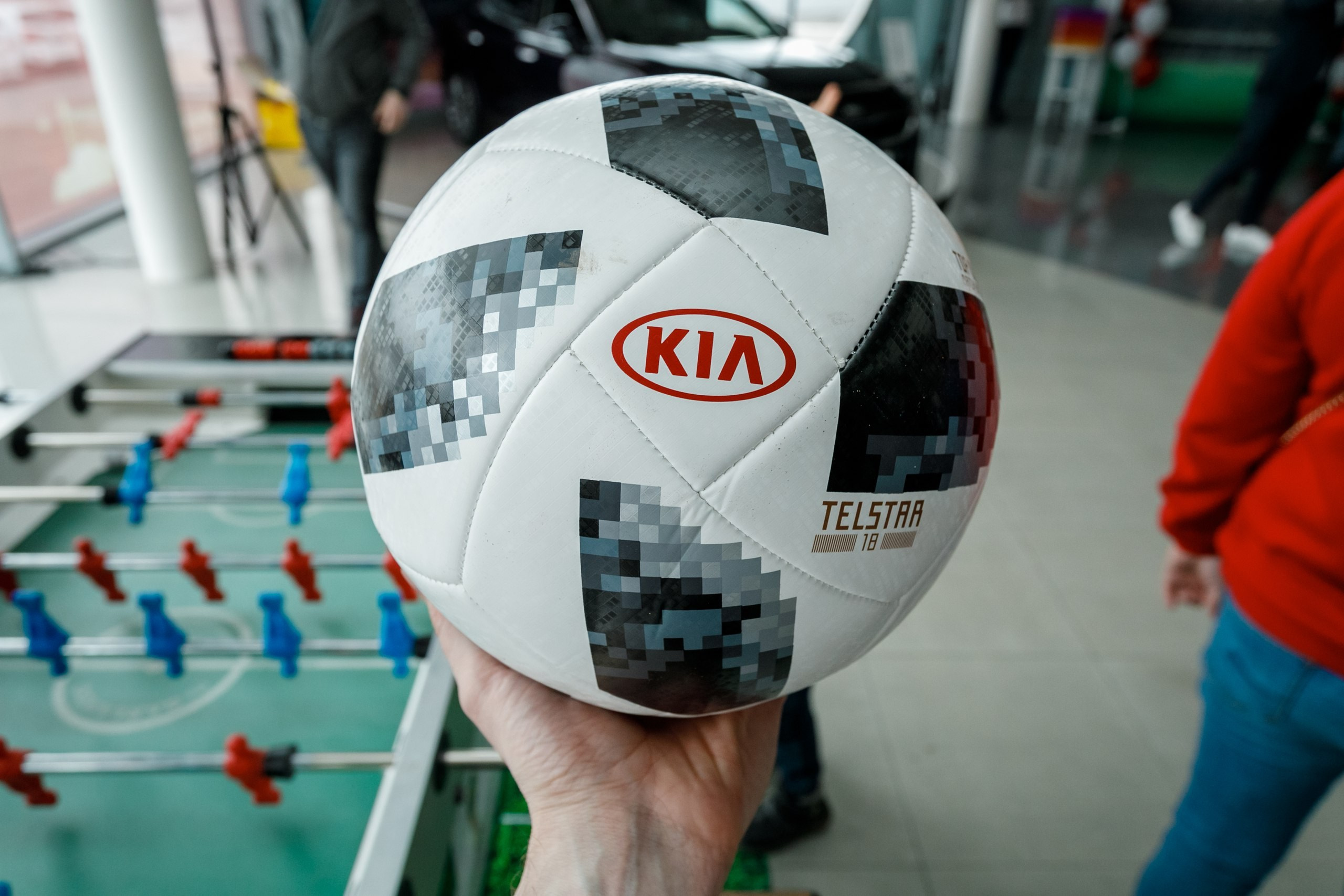 Розыгрыш билетов на ЧМ по футболу FIFA @ Киа Центр. Репортажный фотограф Максим Полянский. Москва, Санкт-Петербург, Красноярск