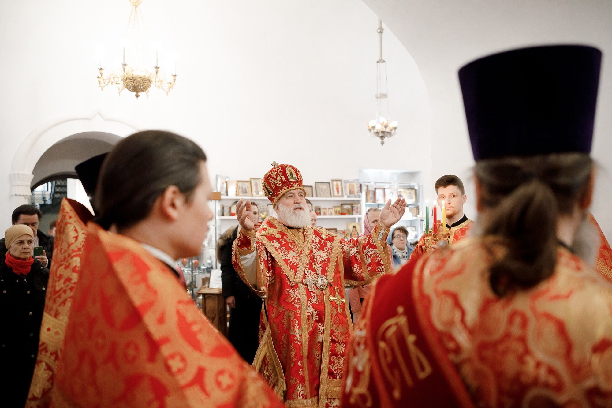 Служение митрополита Павла в среду Светлой седмицы. Храм апостола Иоанна Богослова под Вязом. Фотограф на венчание, крещение