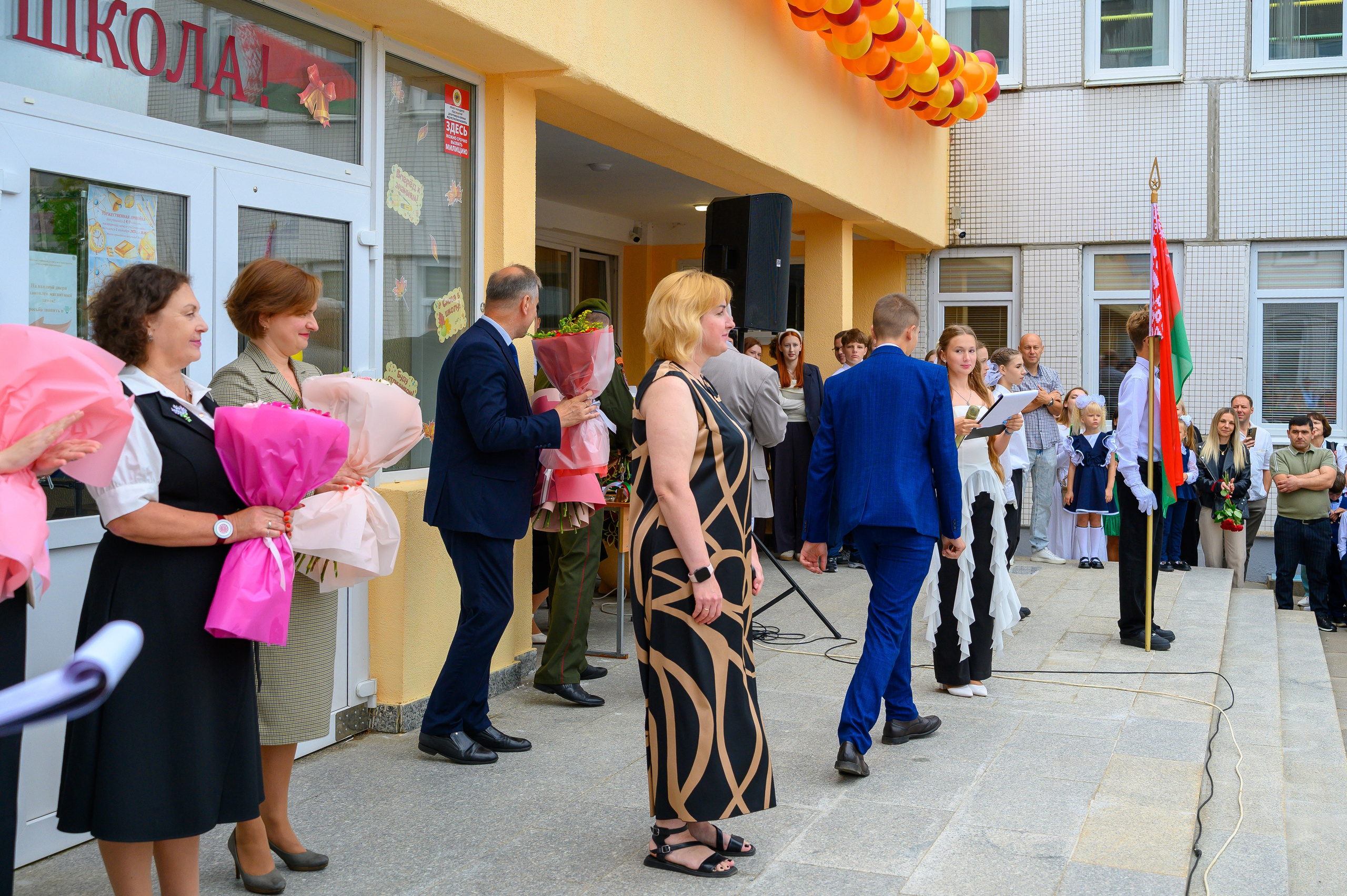 Вот звучит первый звонок, перед этим долгое приготовление к новому этапу в жизни, Яромир идет в школу. Фотоуслуги, услуги фотографа, фотографирование важных событий