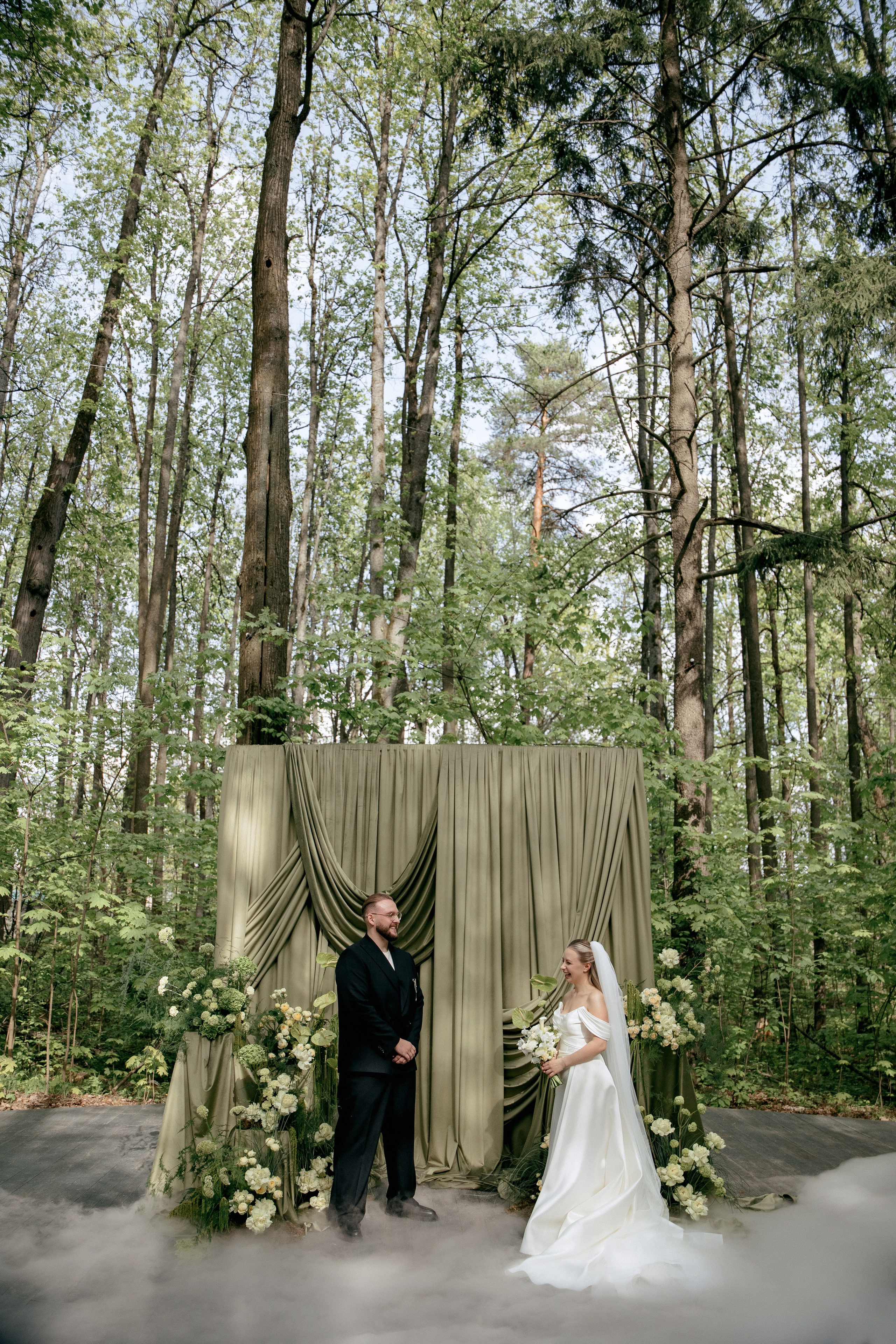 ЛЕС Event House выездная регистрация и свадебный банкет на площадке ЛЕС. Свадебный фотограф Москва