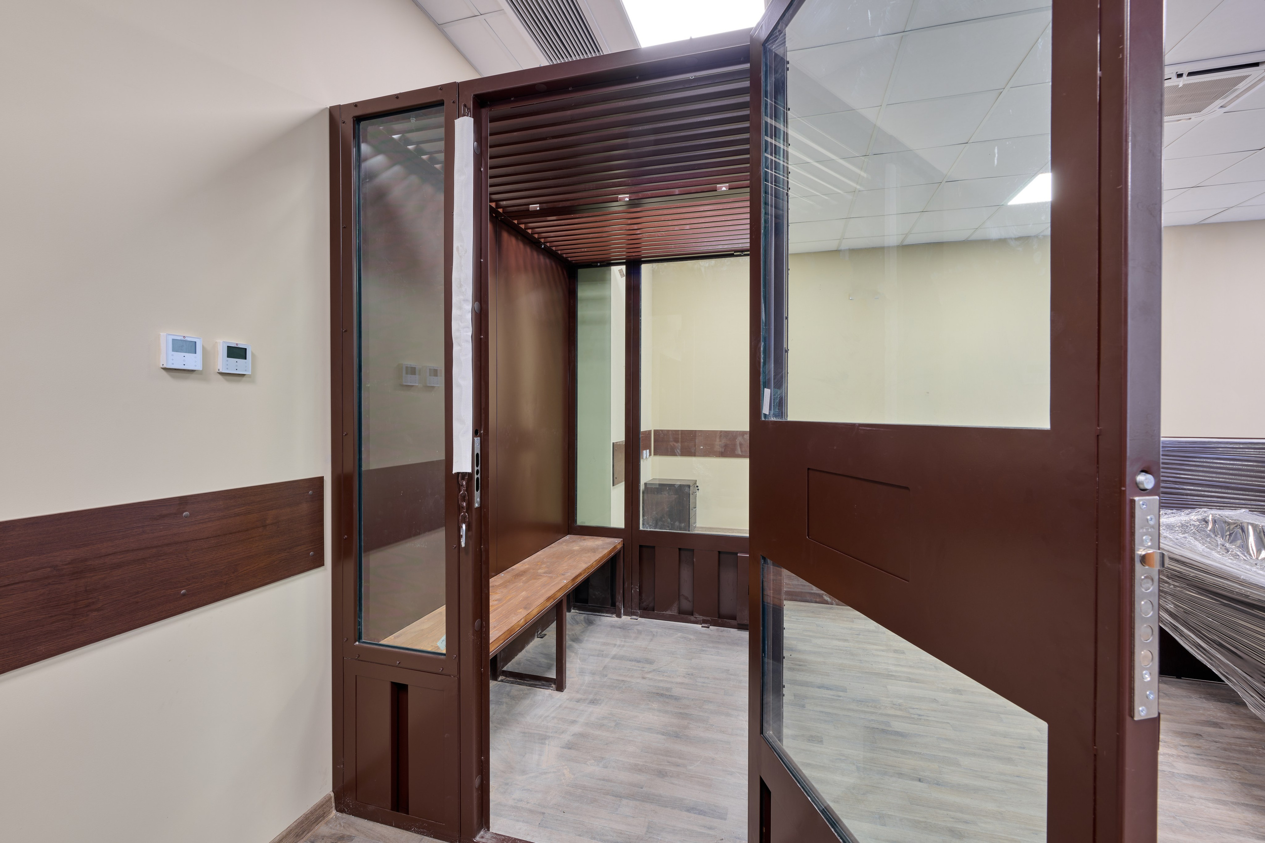 Здание суда — ПВХ-окна и двери повышенной безопасности | фотосъёмка объекта. Роман Свободный — интерьерная и архитектурная съёмка, Москва и МО