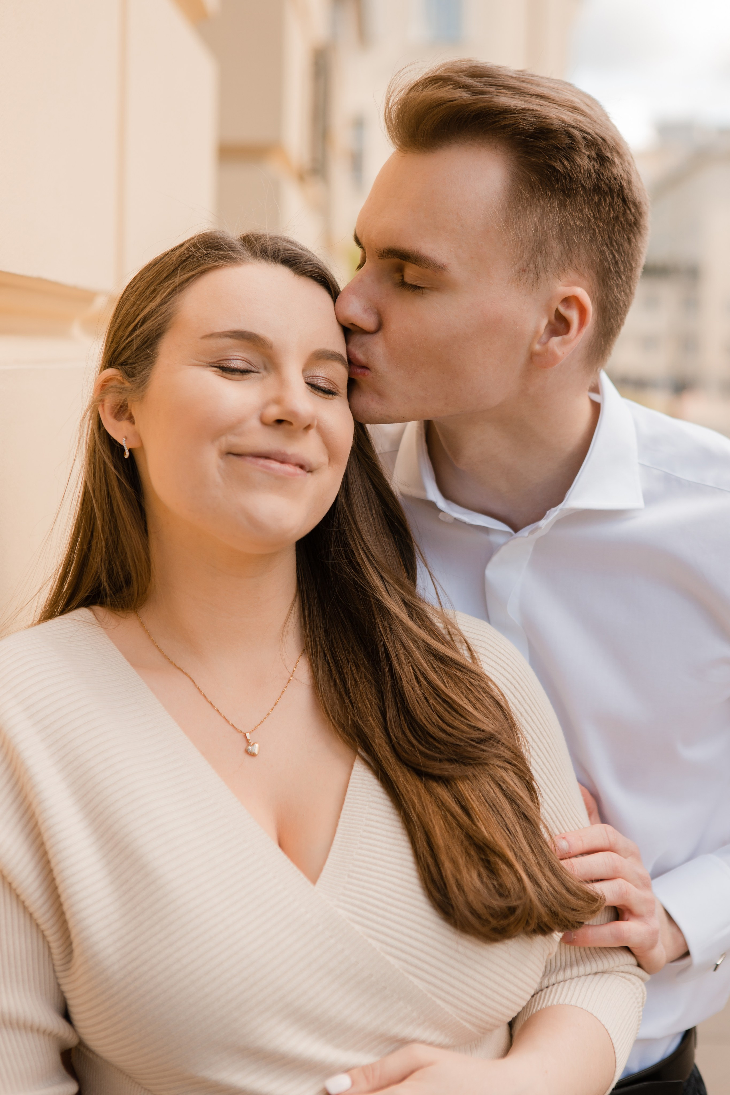 Семейная фотосессия Андрея и Марии. Видеосъемка и фотосъемка свадеб. Фотограф и оператор на свадьбу. Видеосъемка подкастов, собственная видео-фотостудии. Предметная фотосъемка