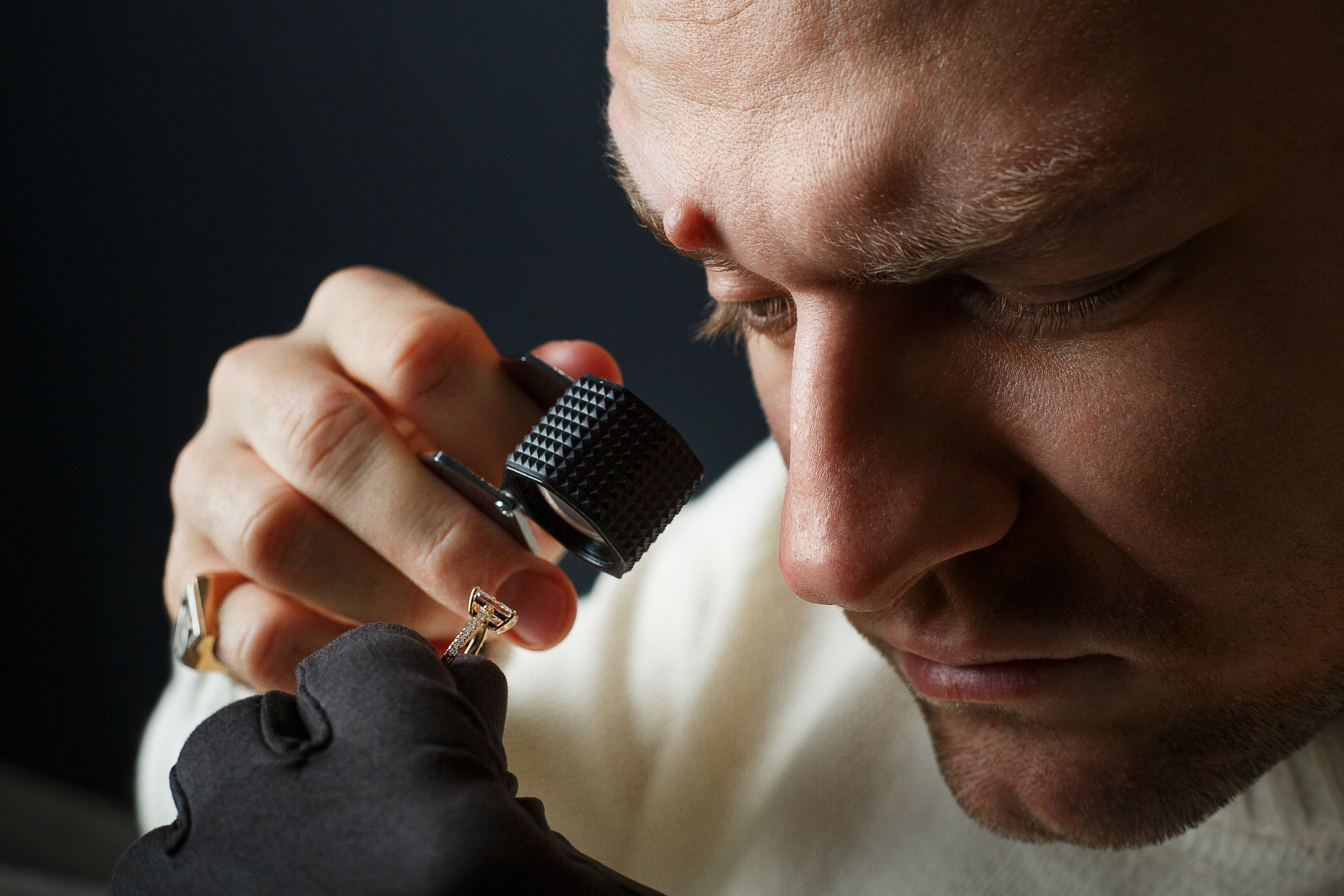 Фотосъёмка контента для ювелирного бренда. Профессиональный фотограф в Санкт-Петербурге. Сергей Пушкин