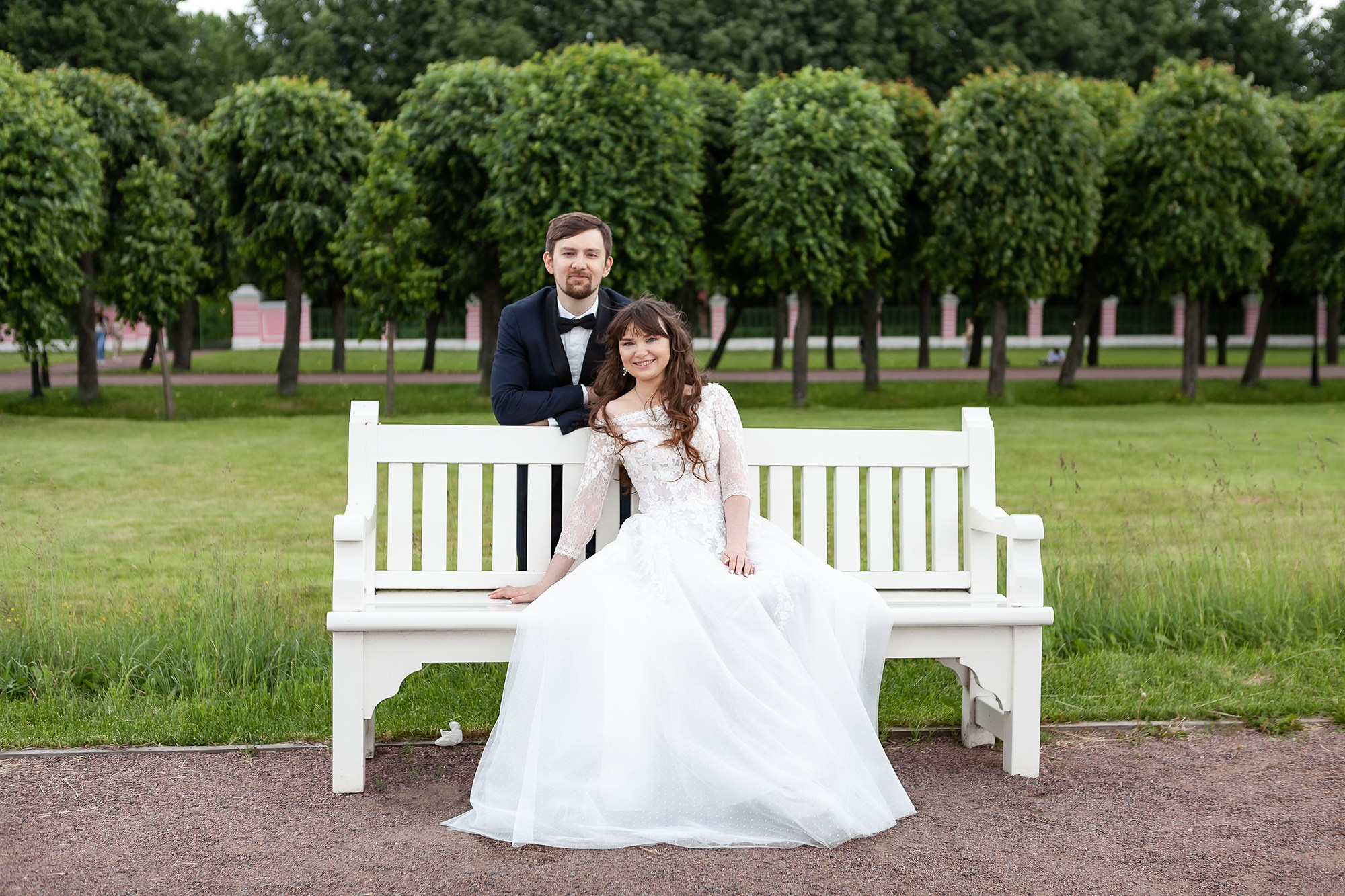 Свадебная фотосессия на природе с лавочкой