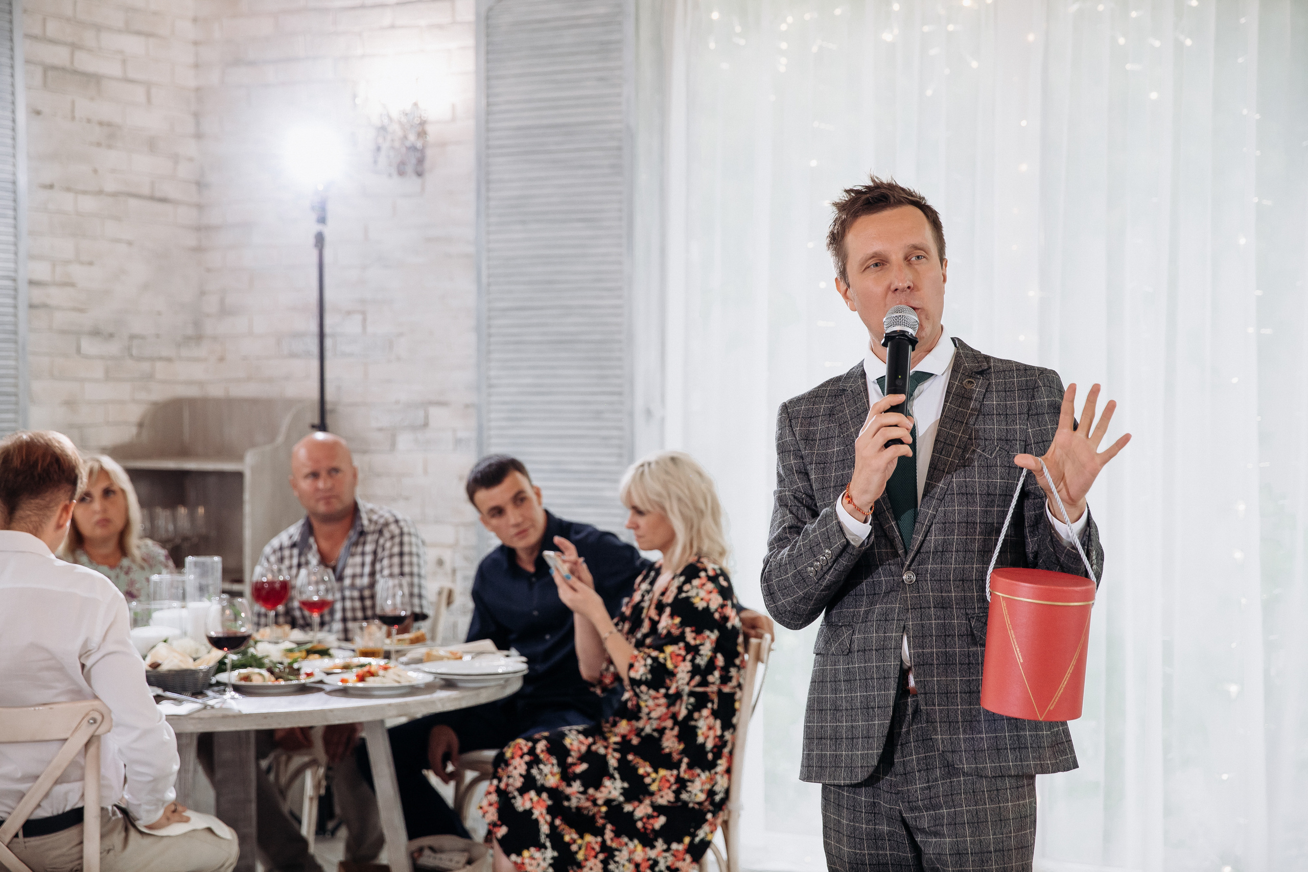 Света и Артём. Ведущий на свадьбу в Москве Зубков Алексей