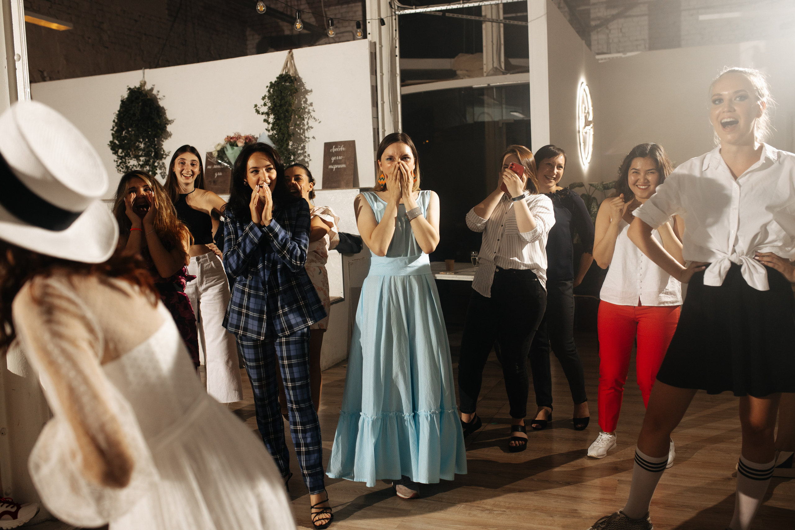 Ночь, улица, фонарь, газелька!. Свадебный и семейный фотограф в Санкт-Петербурге и Москве