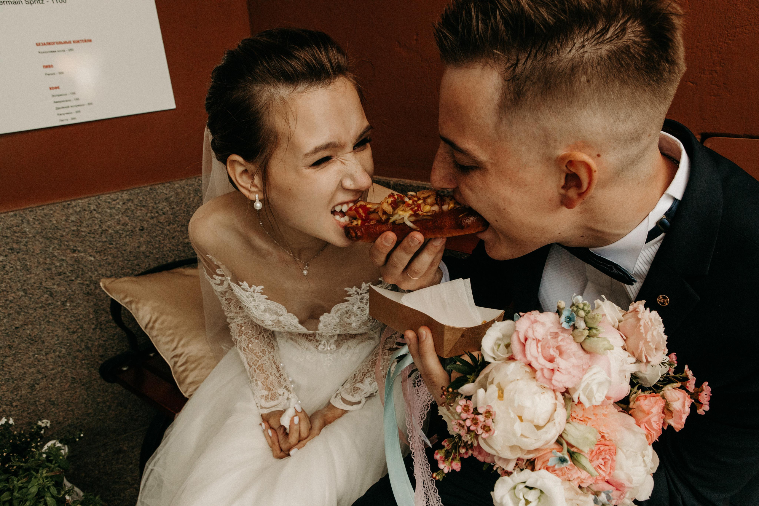 По хот-догу и на роспись :). Свадебный и семейный фотограф в Санкт-Петербурге и Москве