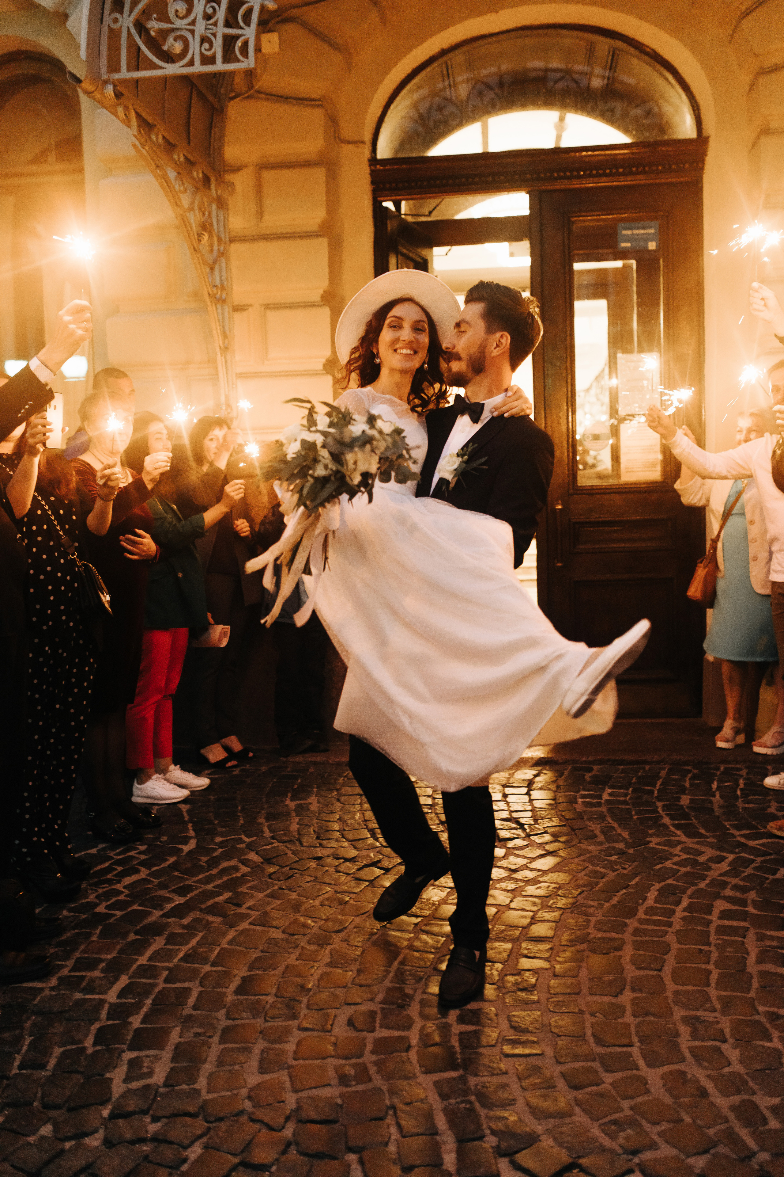 Ночь, улица, фонарь, газелька!. Свадебный и семейный фотограф в Санкт-Петербурге и Москве