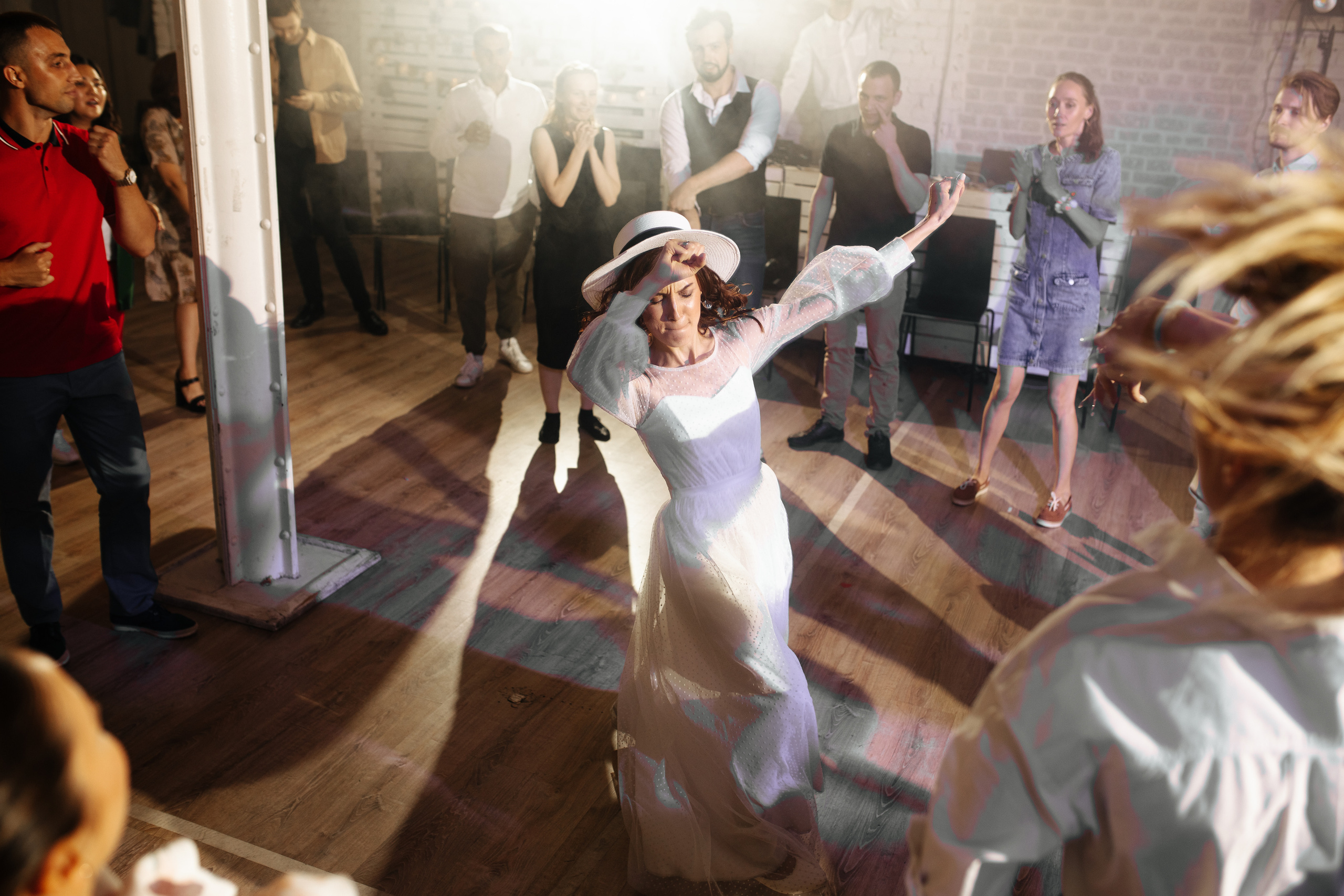 Ночь, улица, фонарь, газелька!. Свадебный и семейный фотограф в Санкт-Петербурге и Москве