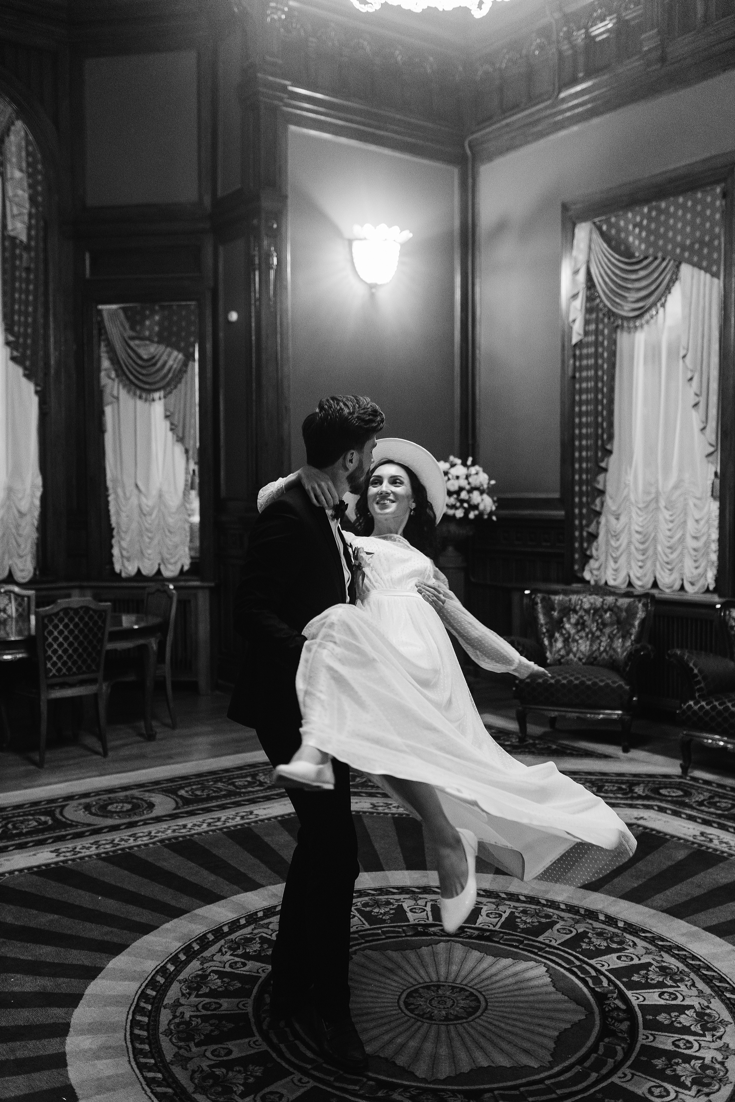 Ночь, улица, фонарь, газелька!. Свадебный и семейный фотограф в Санкт-Петербурге и Москве