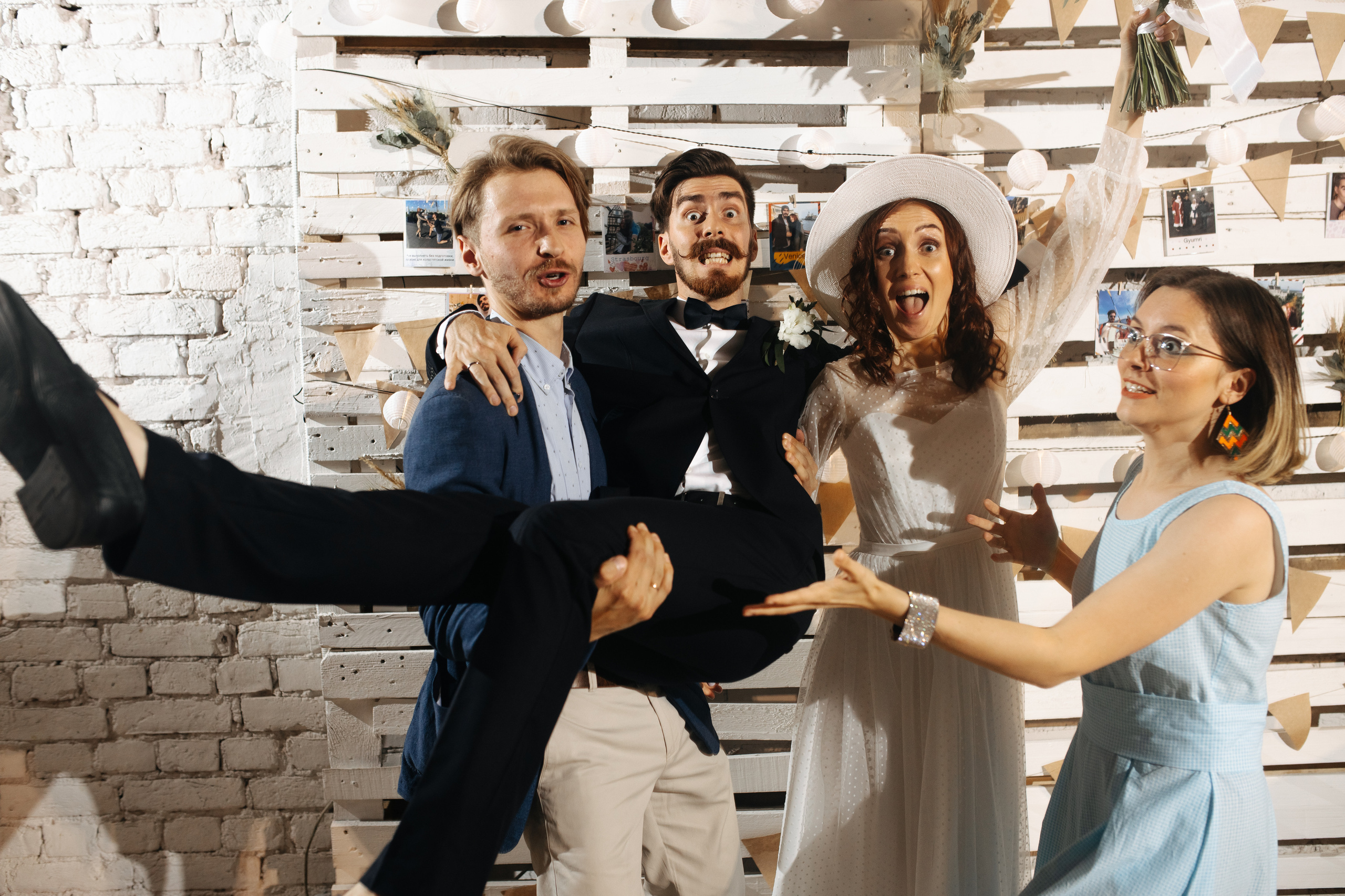 Ночь, улица, фонарь, газелька!. Свадебный и семейный фотограф в Санкт-Петербурге и Москве