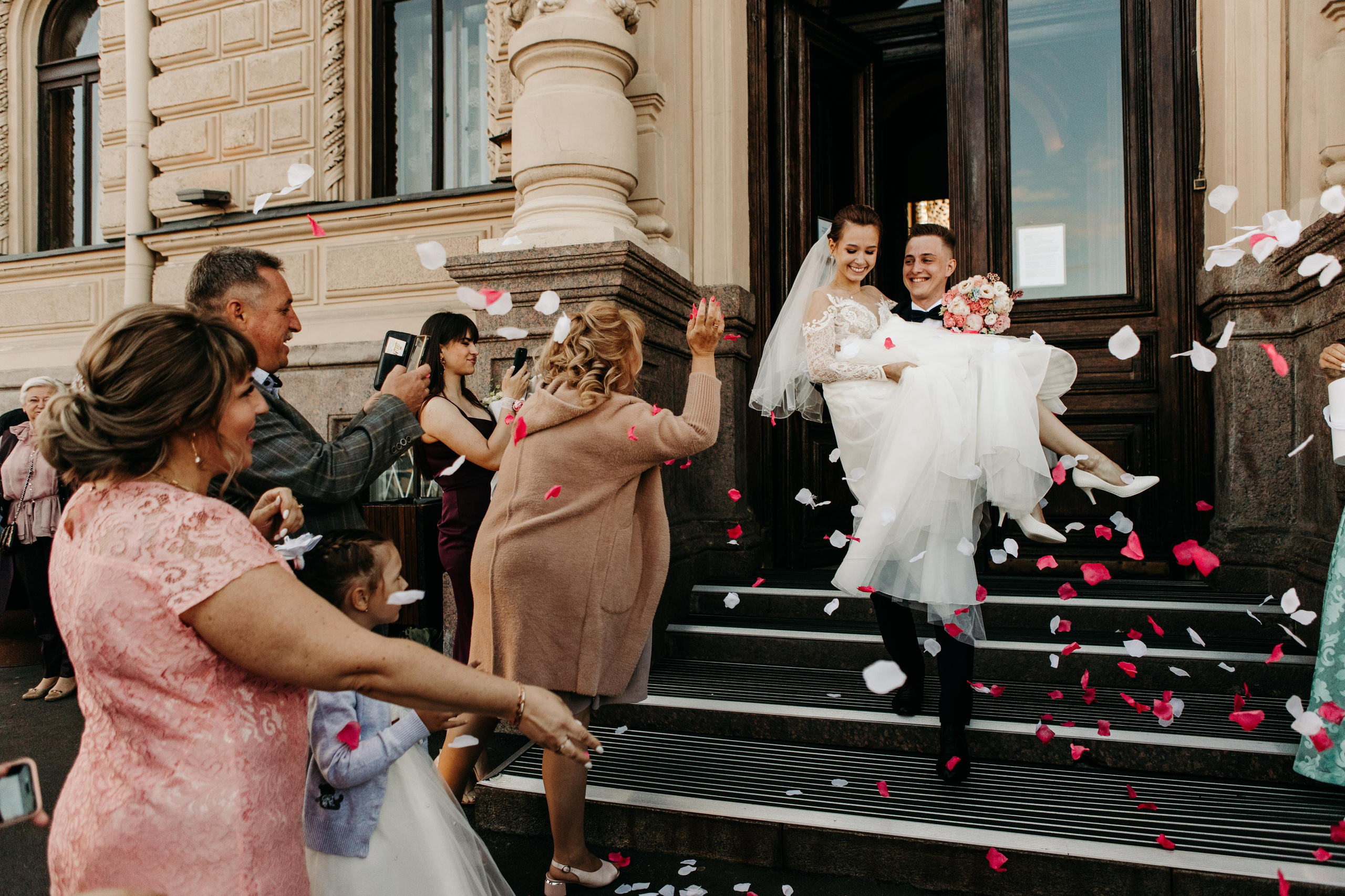 По хот-догу и на роспись :). Свадебный и семейный фотограф в Санкт-Петербурге и Москве