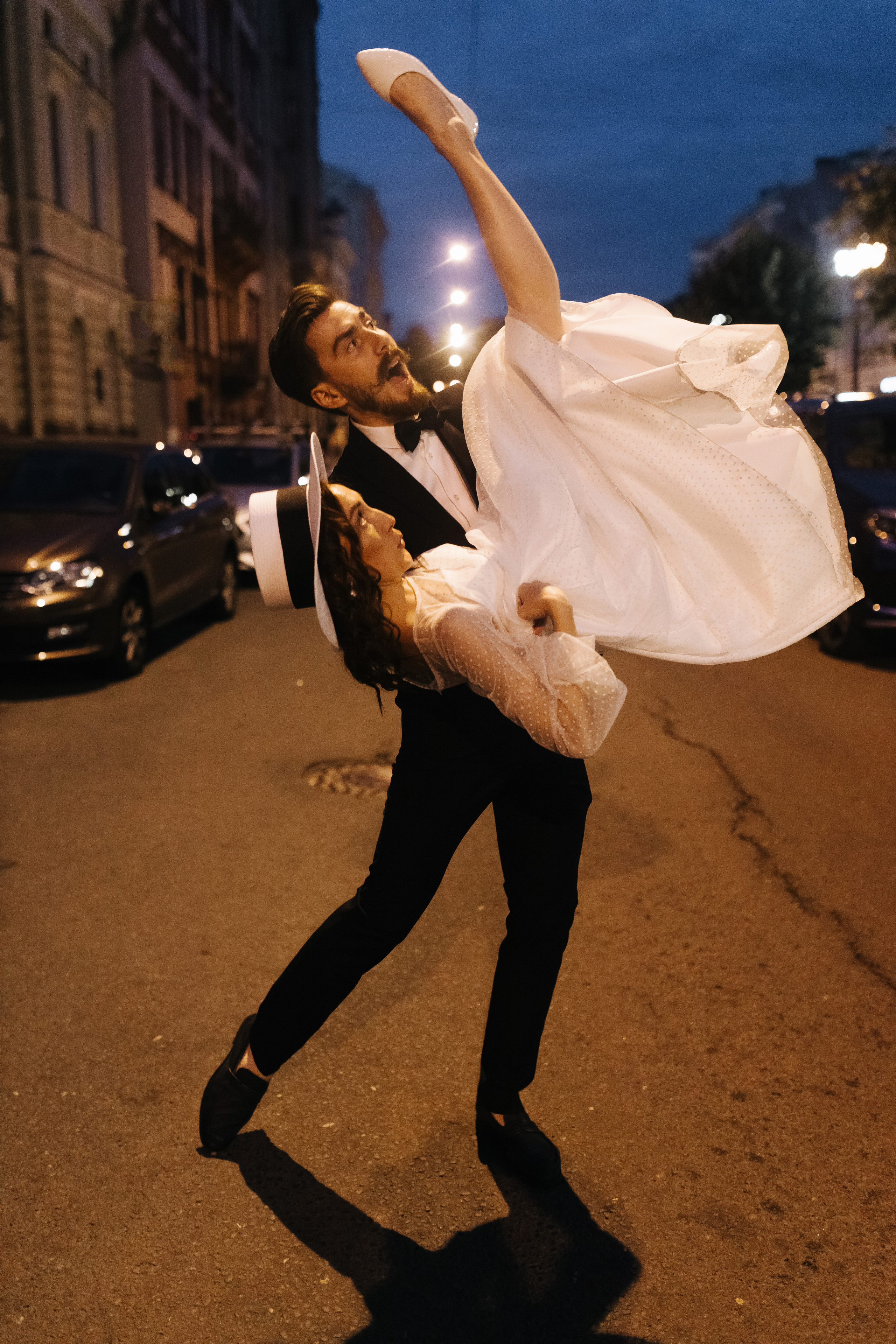 Ночь, улица, фонарь, газелька!. Свадебный и семейный фотограф в Санкт-Петербурге и Москве