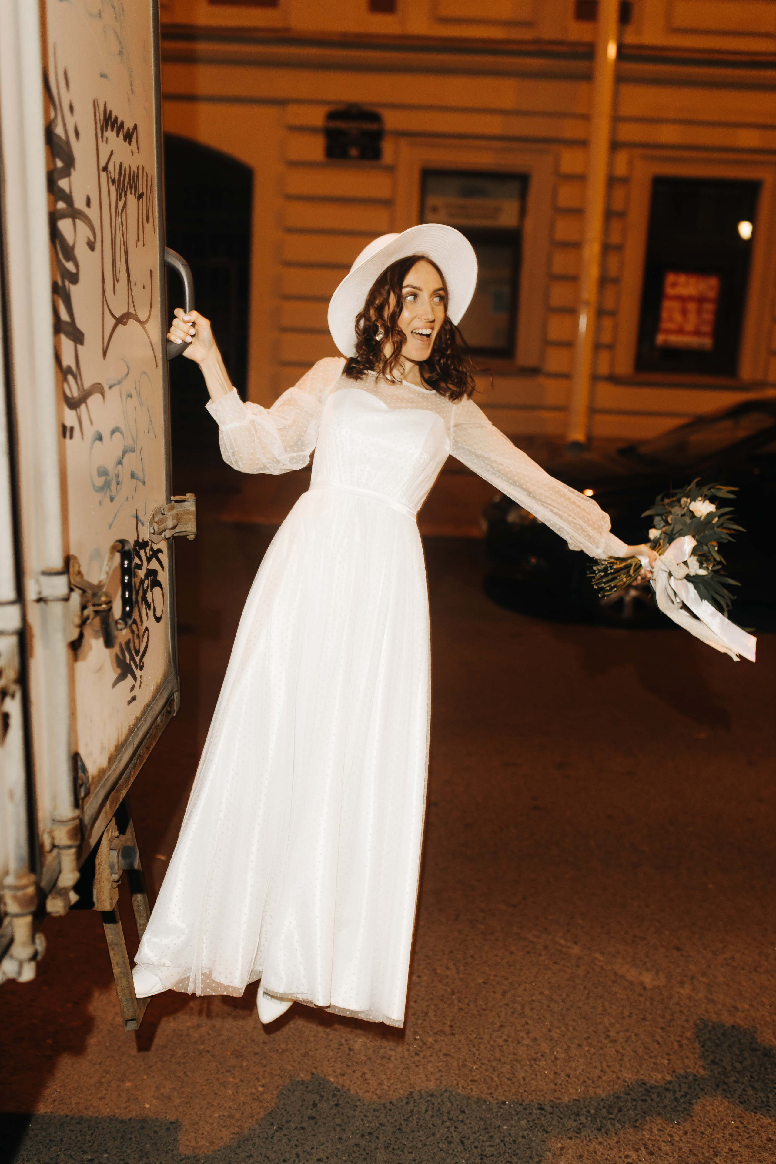 Ночь, улица, фонарь, газелька!. Свадебный и семейный фотограф в Санкт-Петербурге и Москве