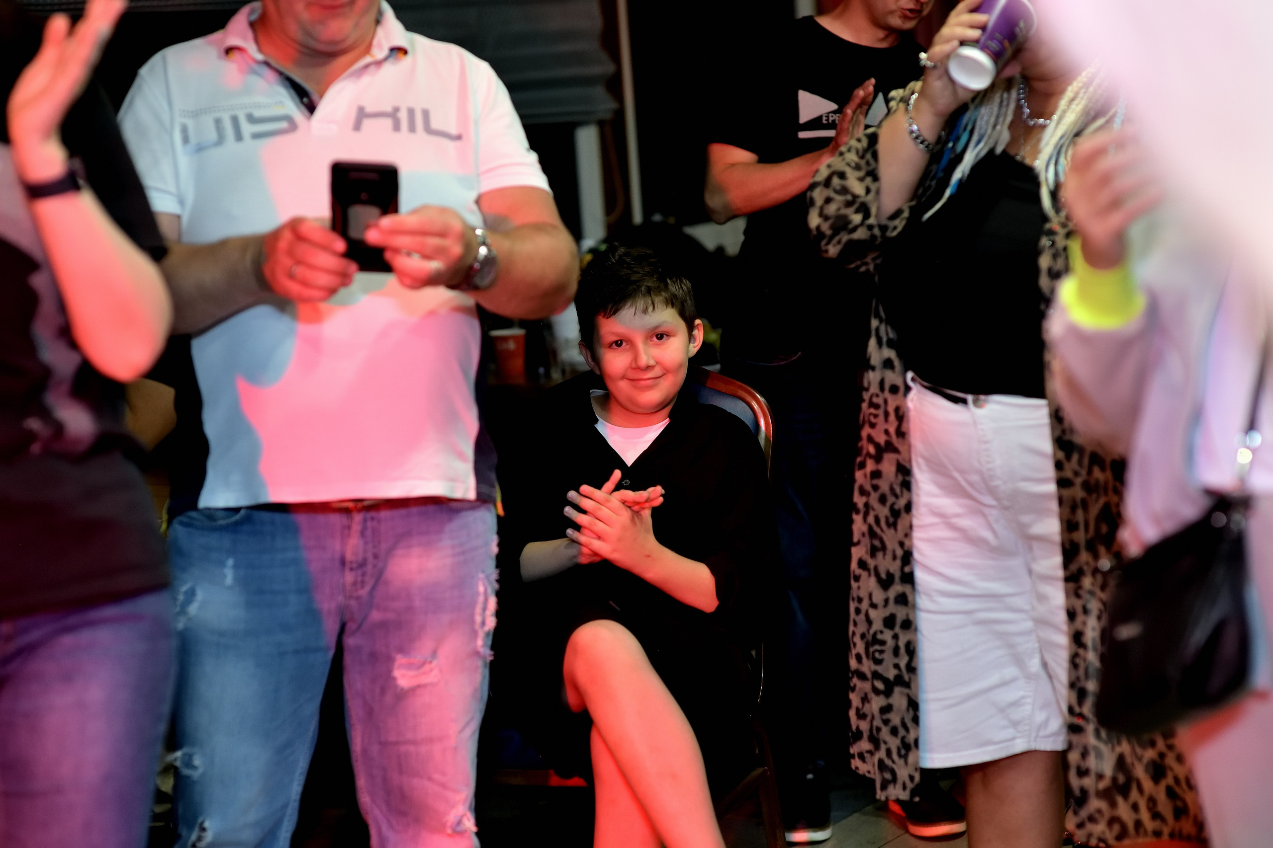 "Сын - слушатель на концерте группы".