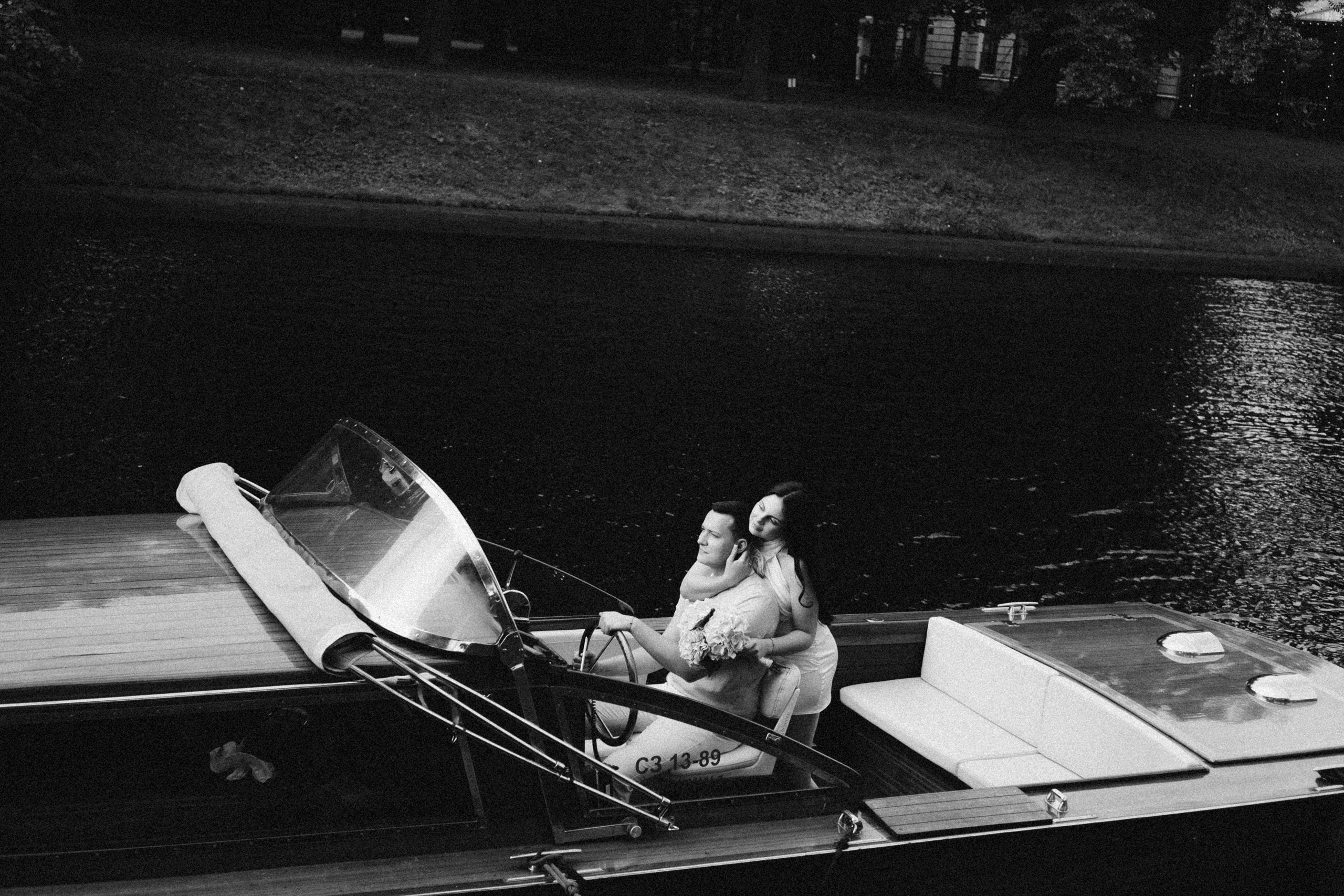 СВАДЕНБНАЯ СЬЕМКА НА КАТЕРЕ ПО КАНАЛАМ САНКТ-ПЕТЕРБУРГА И В АКВАТОРИИ НЕВЫ. Профессиональный фотограф, Санкт-Петербург — Виктория Богомолова
