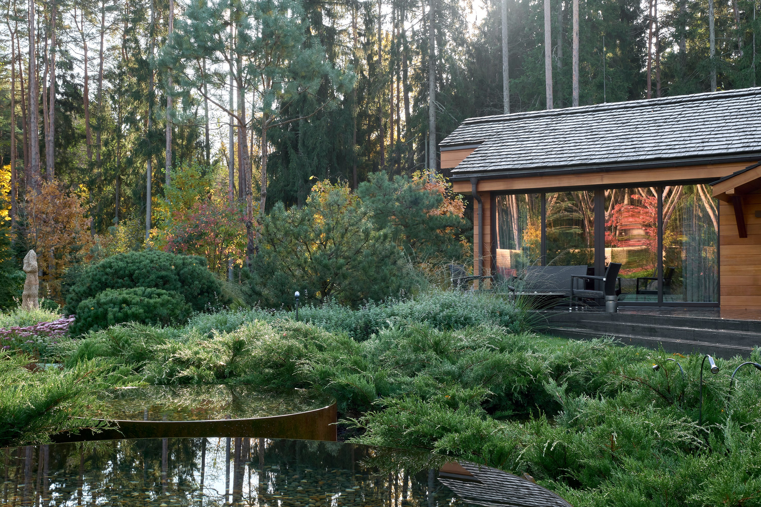 Усадьба Хрустальное: фотосъемка частного сада Валерия Федотова в Репино для L.BURO. Фотограф Наталья Соловьева | interioto