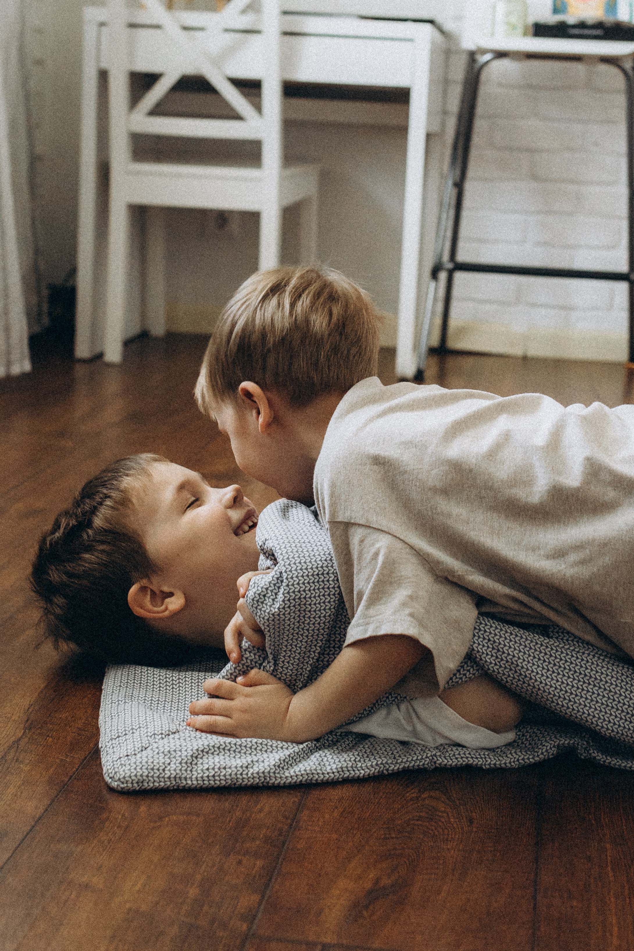 Аня с сыновьями. Семейный фотограф lifestyle в Новосибирске Елена Шпилевая