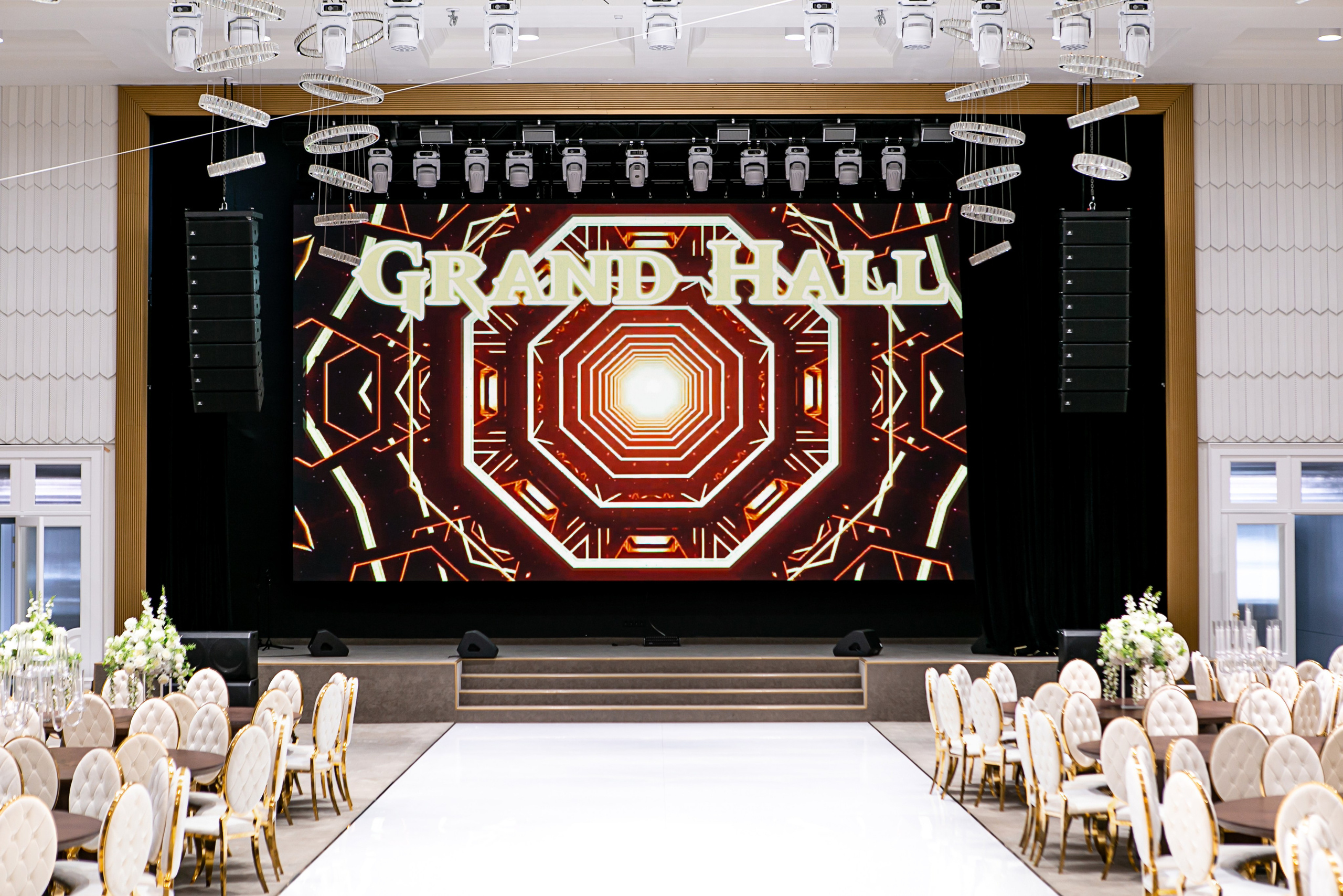 Банкетный зал Grand Holl. Контент фотограф, съемка для маркетплейсов, фуд съемка и репортажи в Новосибирске Ралия Галеева