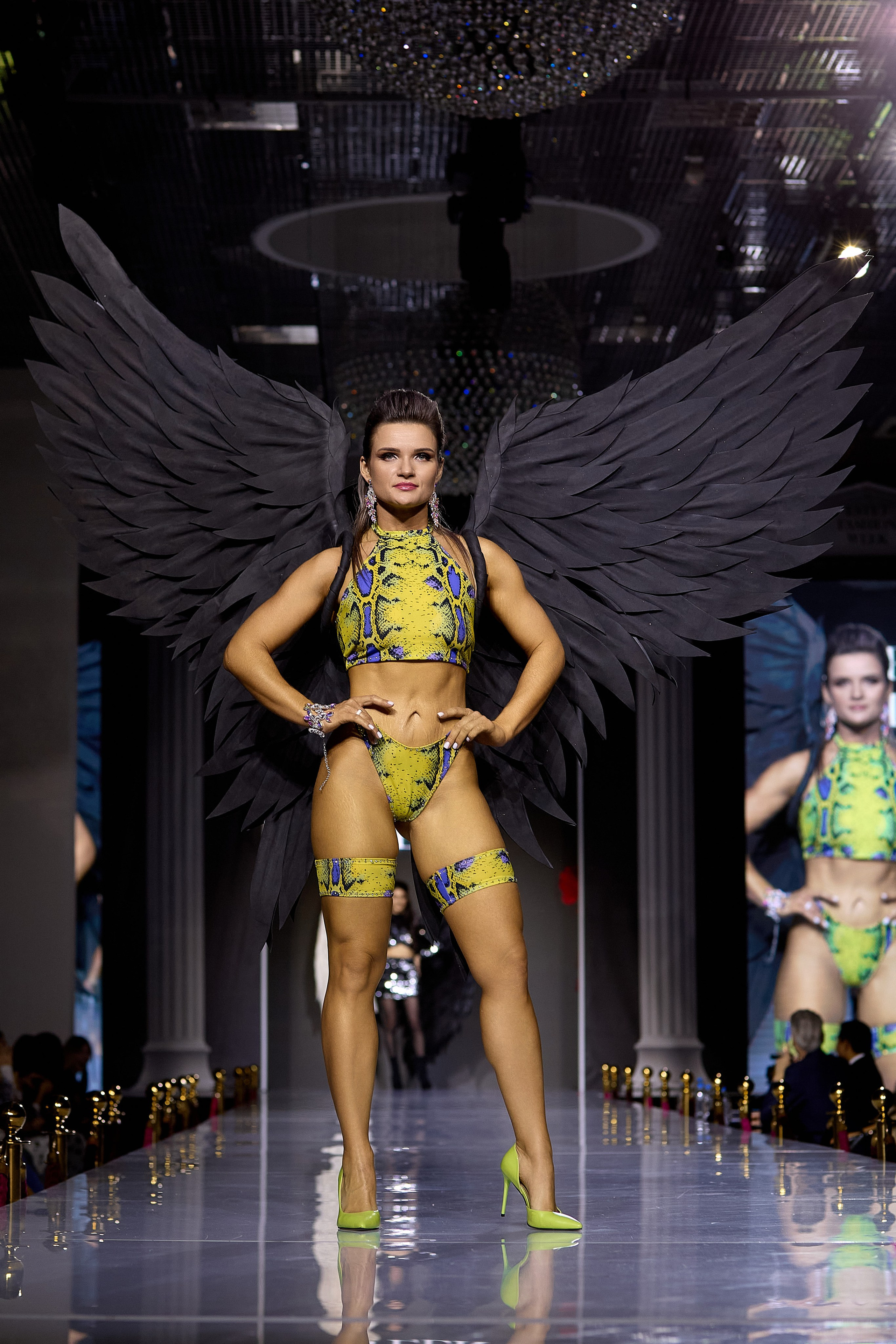 Показ в стиле Victoria's Secret | Ювелирная неделя моды «Эстет»