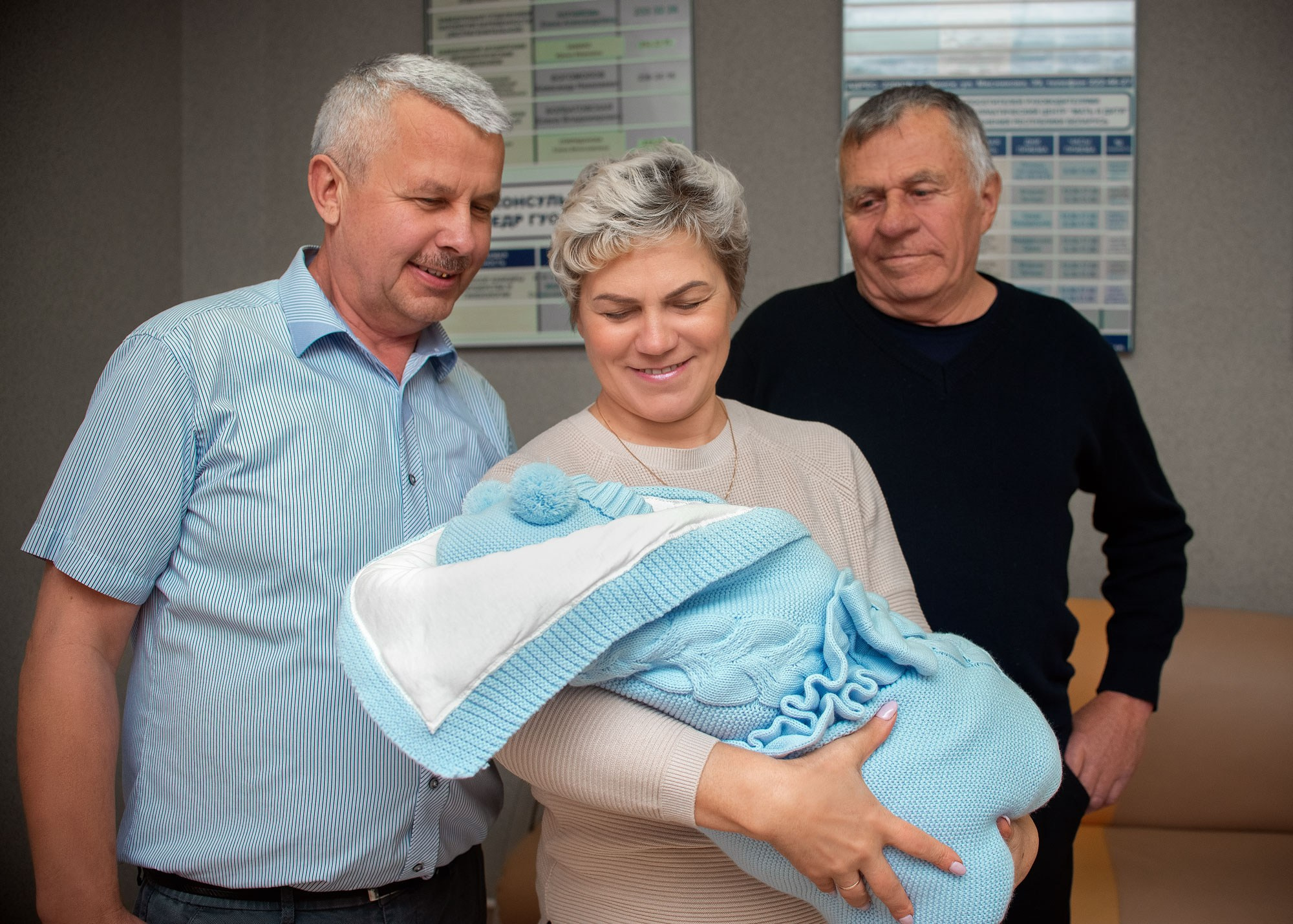 Выписка Артема МиД. Семейный фотограф на выписку из роддома и крещение Минск Настя Гришук