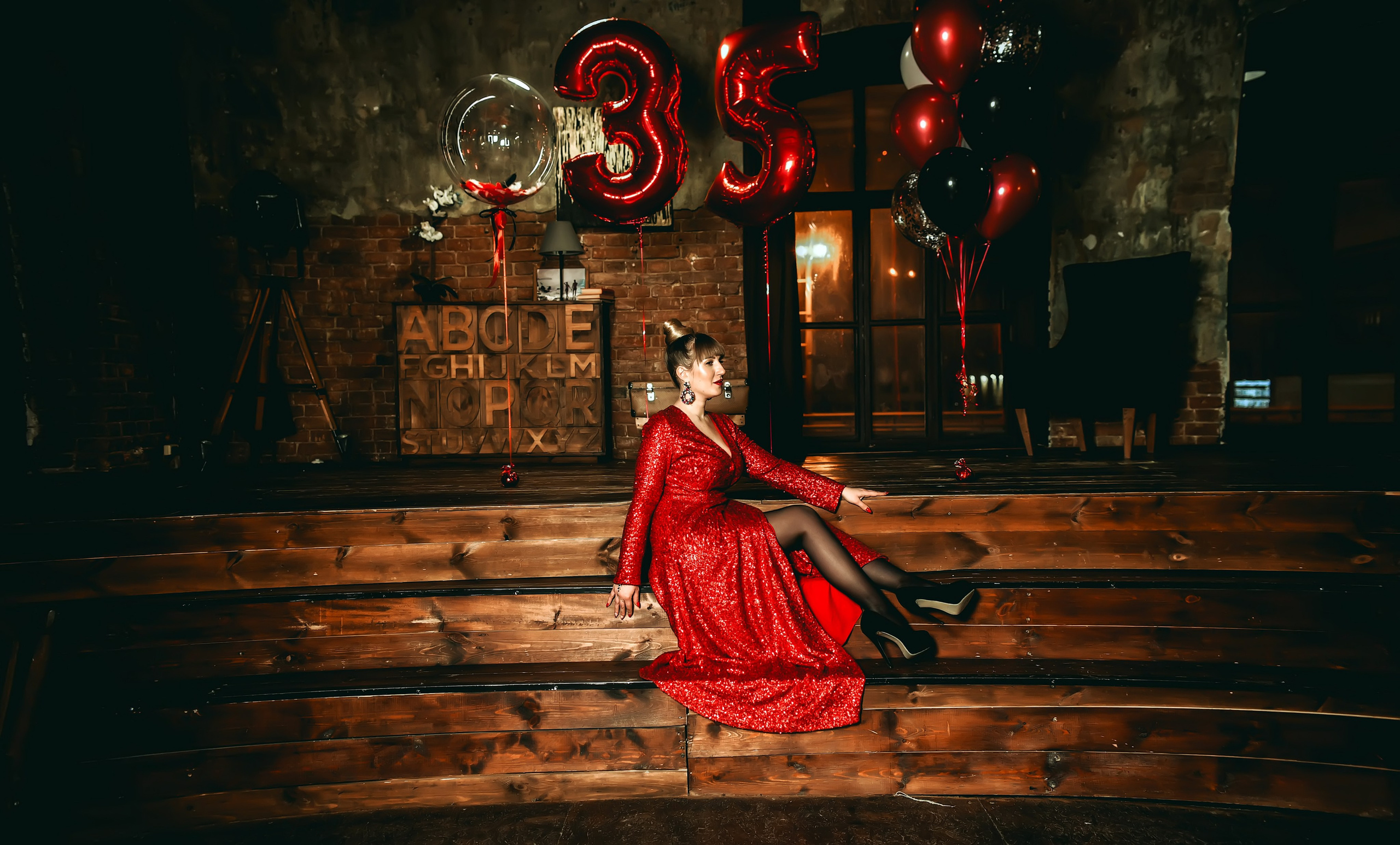 Тематическая вечеринка на юбилей 35 лет. Свадебный, семейный, детский, контент фотограф в Омске Максим Ильин