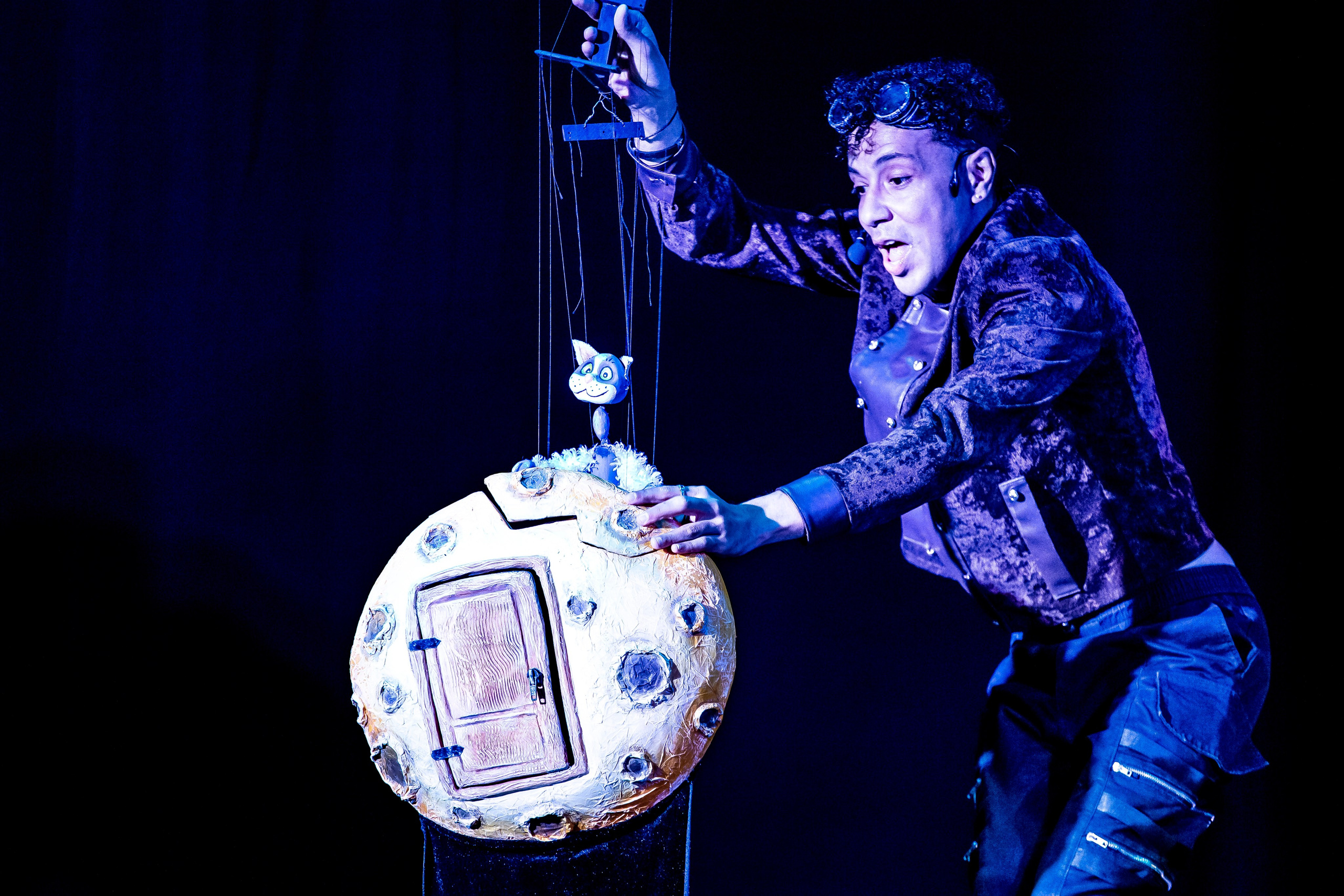 Человек с луны — спектакль кукольного театр Саквояж. Фотограф в Сочи Юрий Шептаев